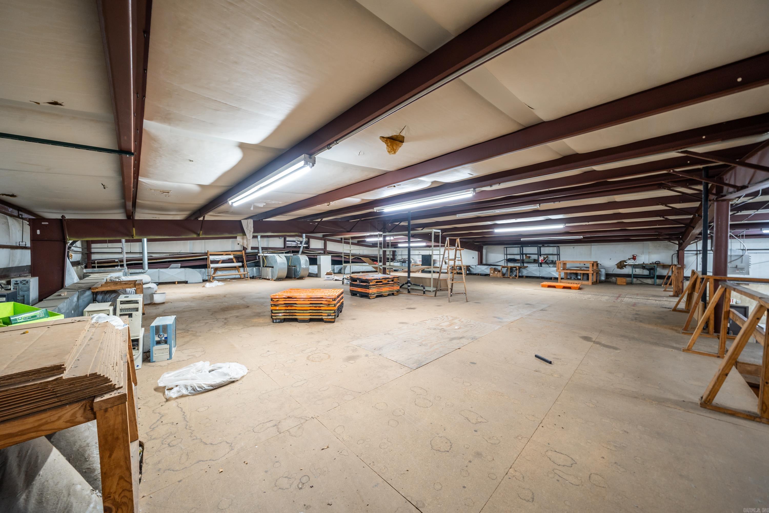1N-13-35 - Commercial Sale