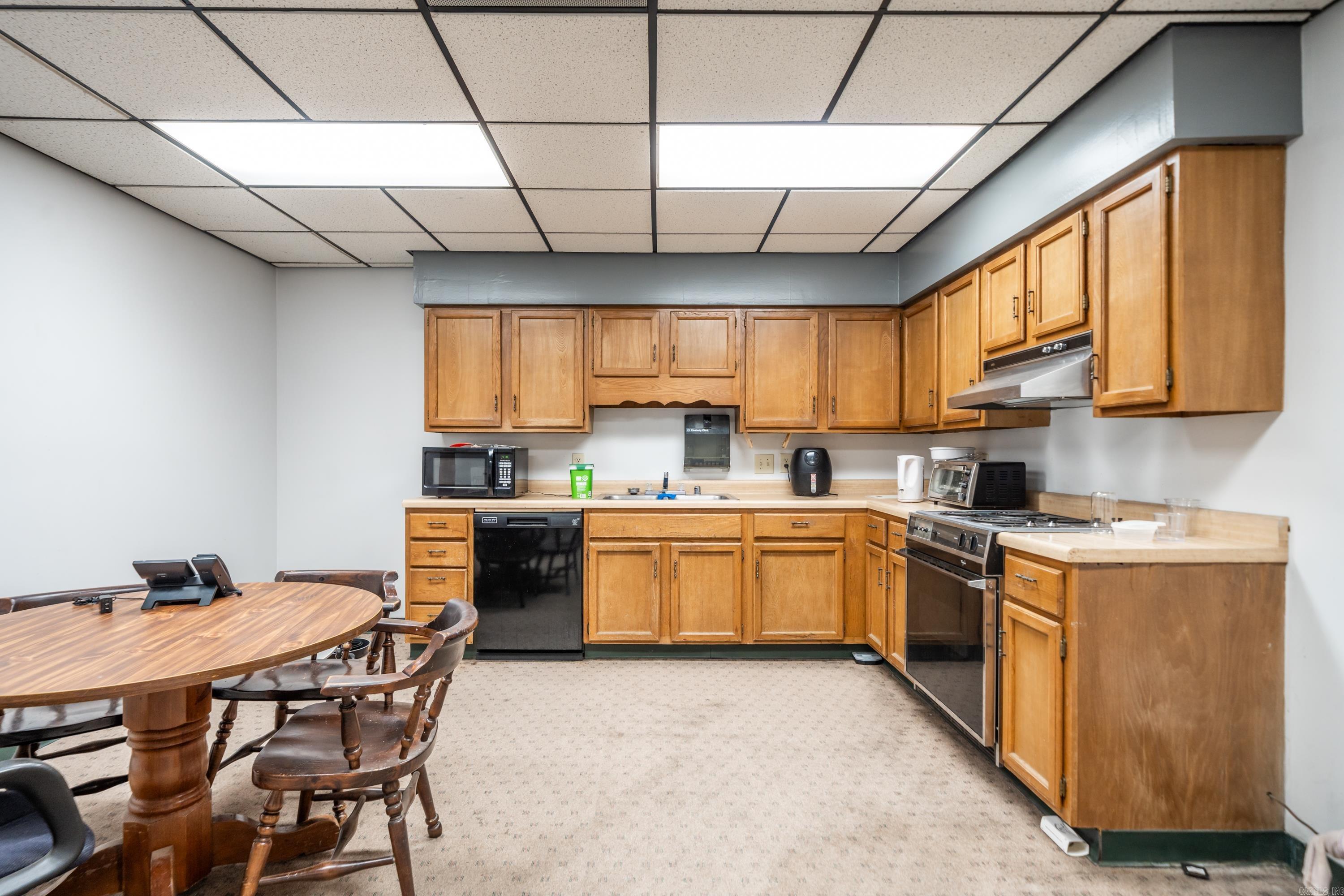 1N-13-35 - Commercial Sale