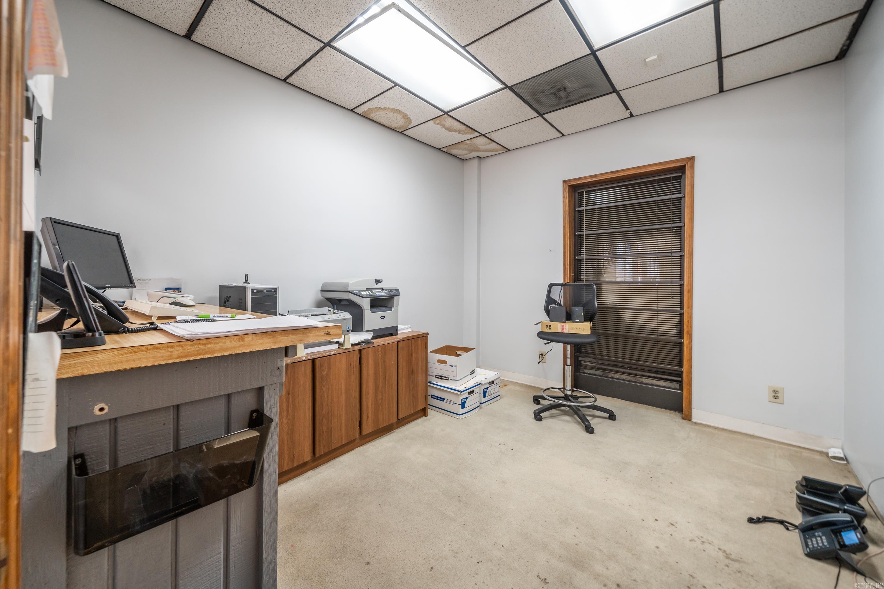 1N-13-35 - Commercial Sale