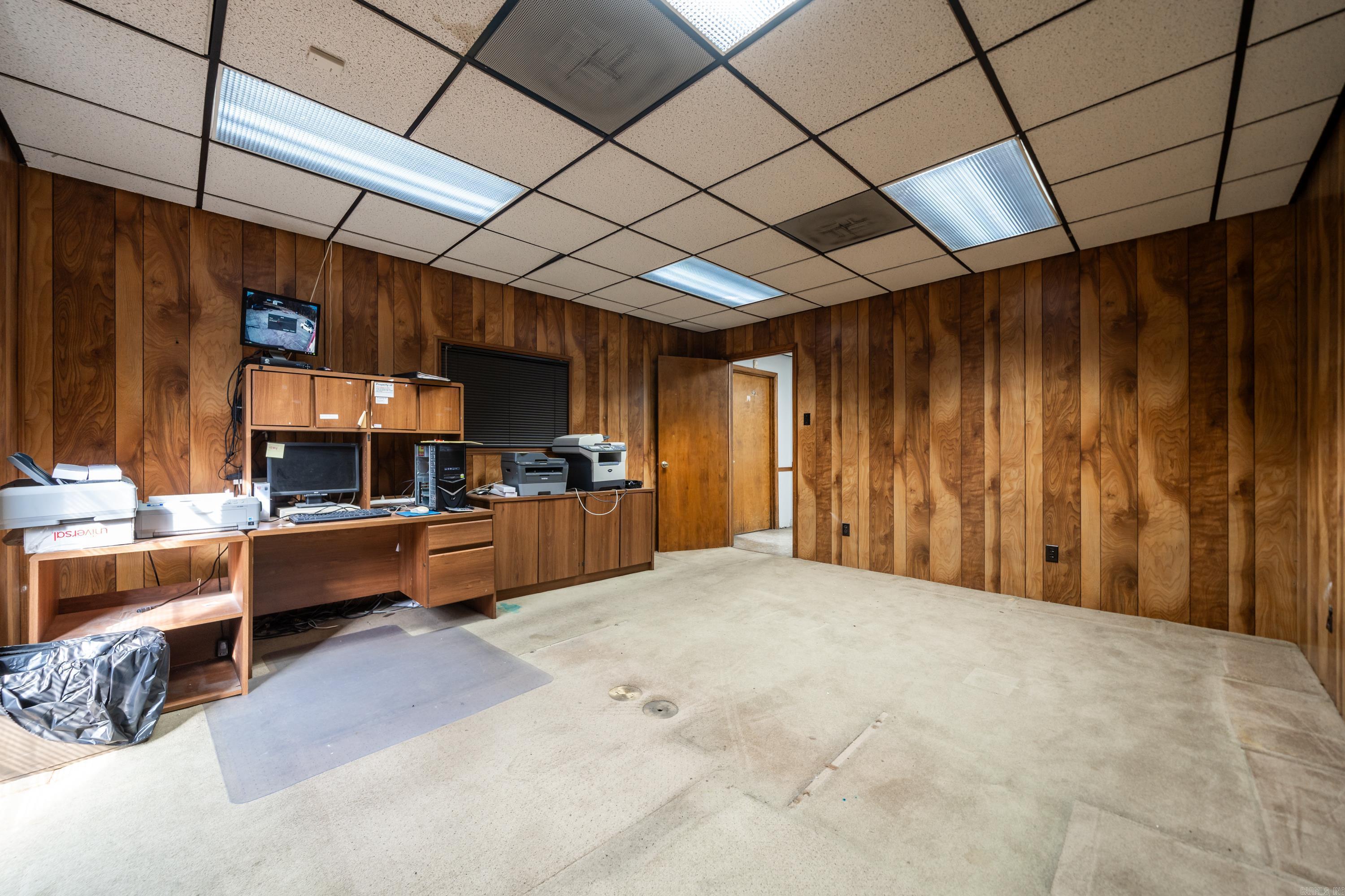 1N-13-35 - Commercial Sale