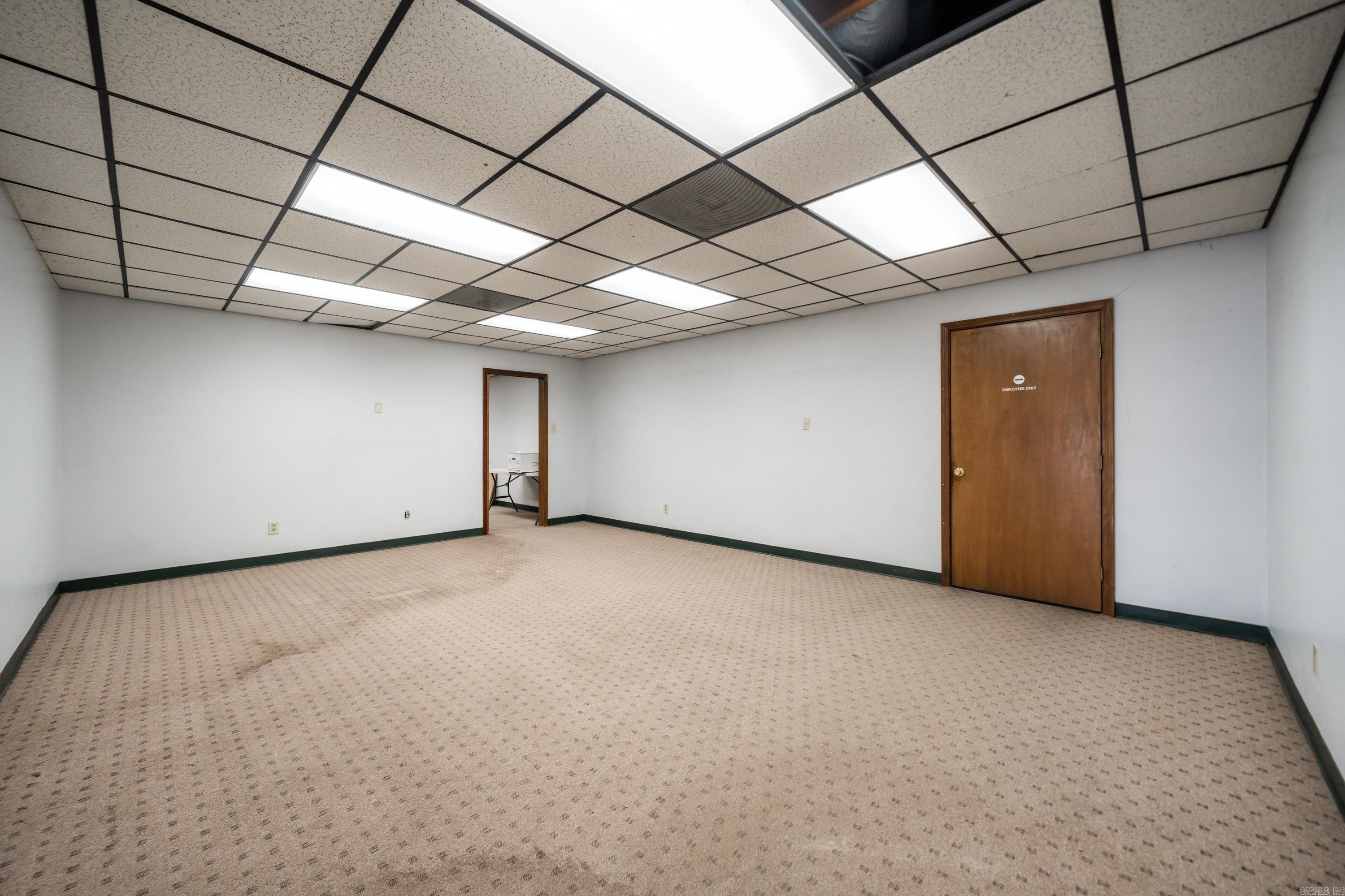 1N-13-35 - Commercial Sale