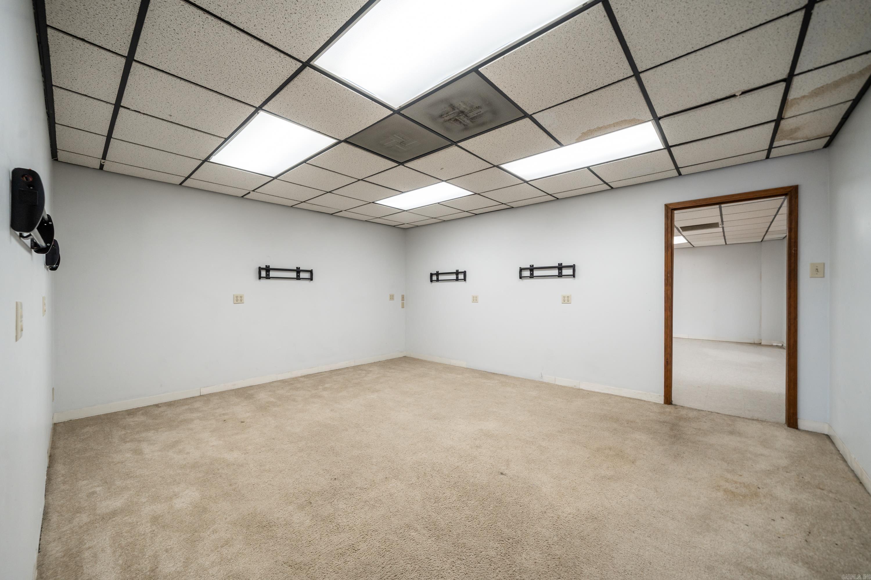 1N-13-35 - Commercial Sale