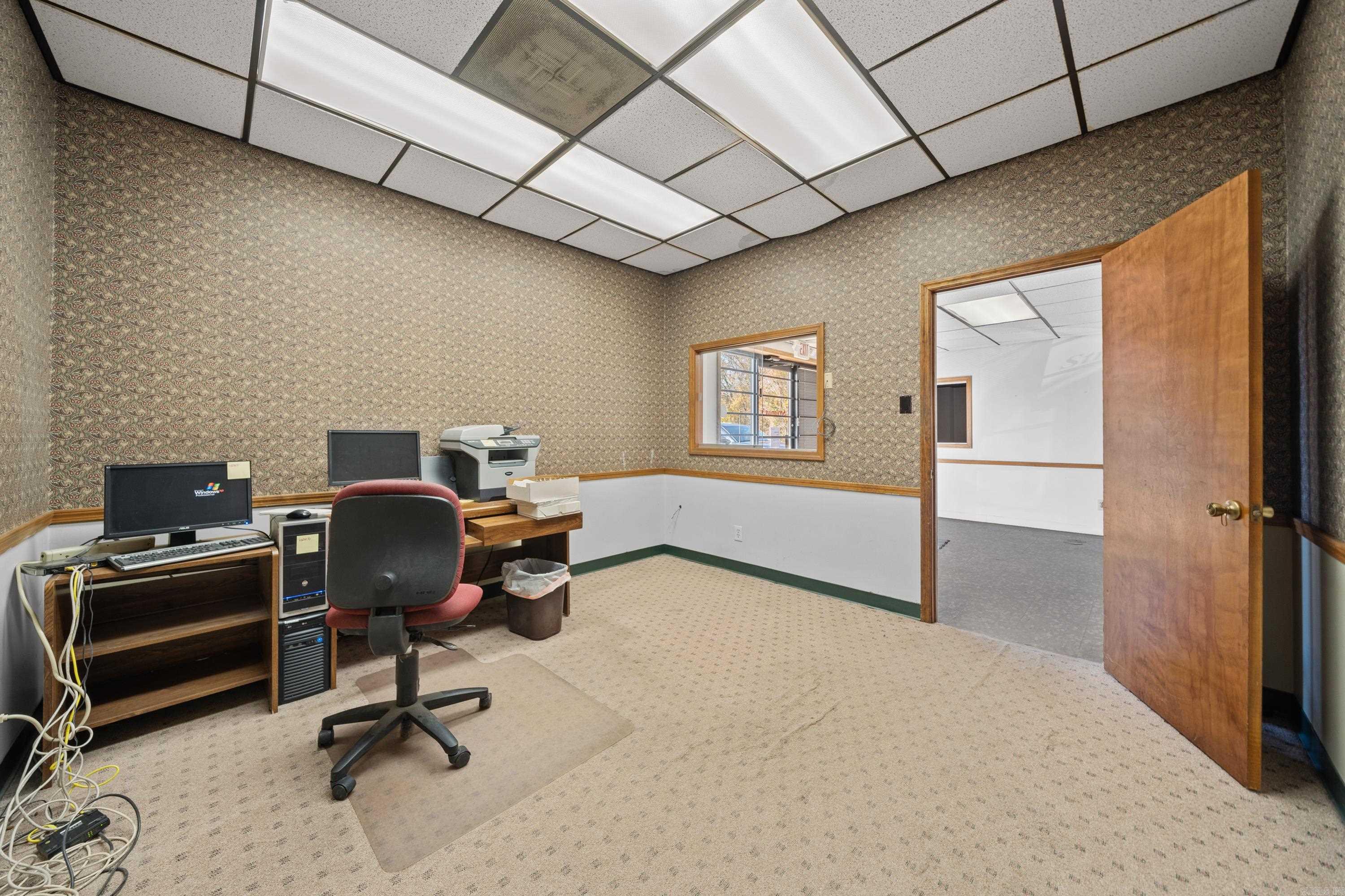 1N-13-35 - Commercial Sale