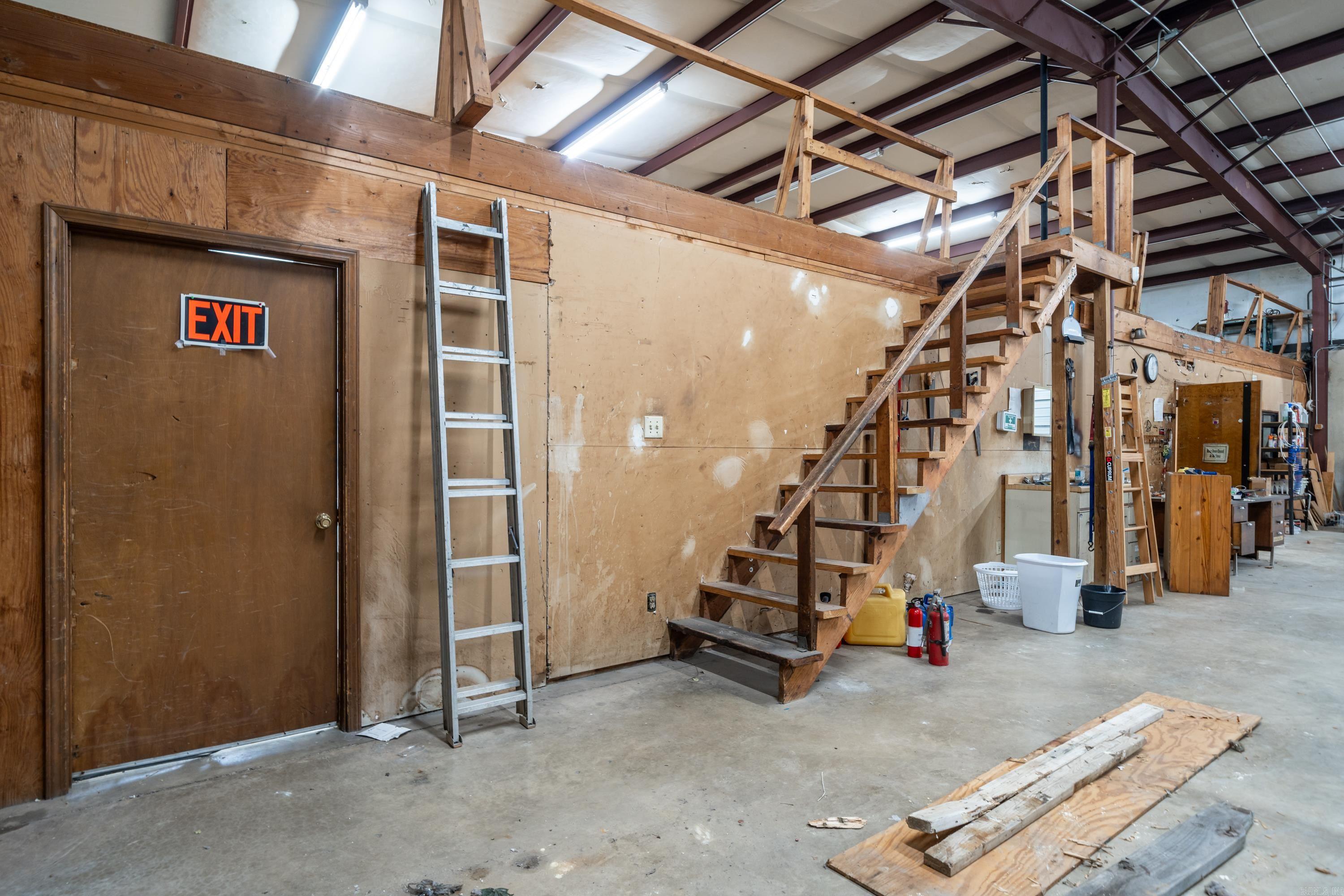 1N-13-35 - Commercial Sale