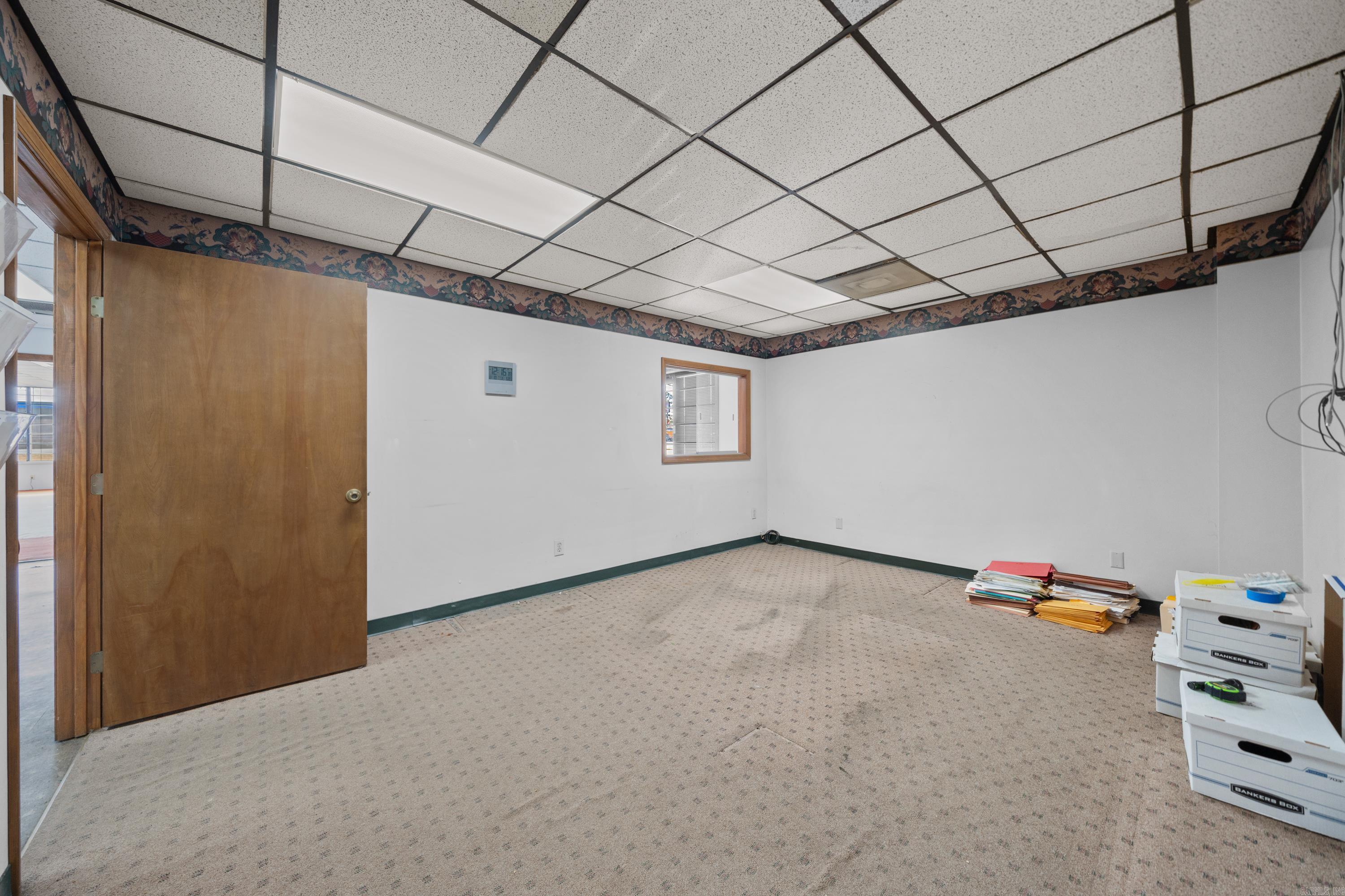 1N-13-35 - Commercial Sale
