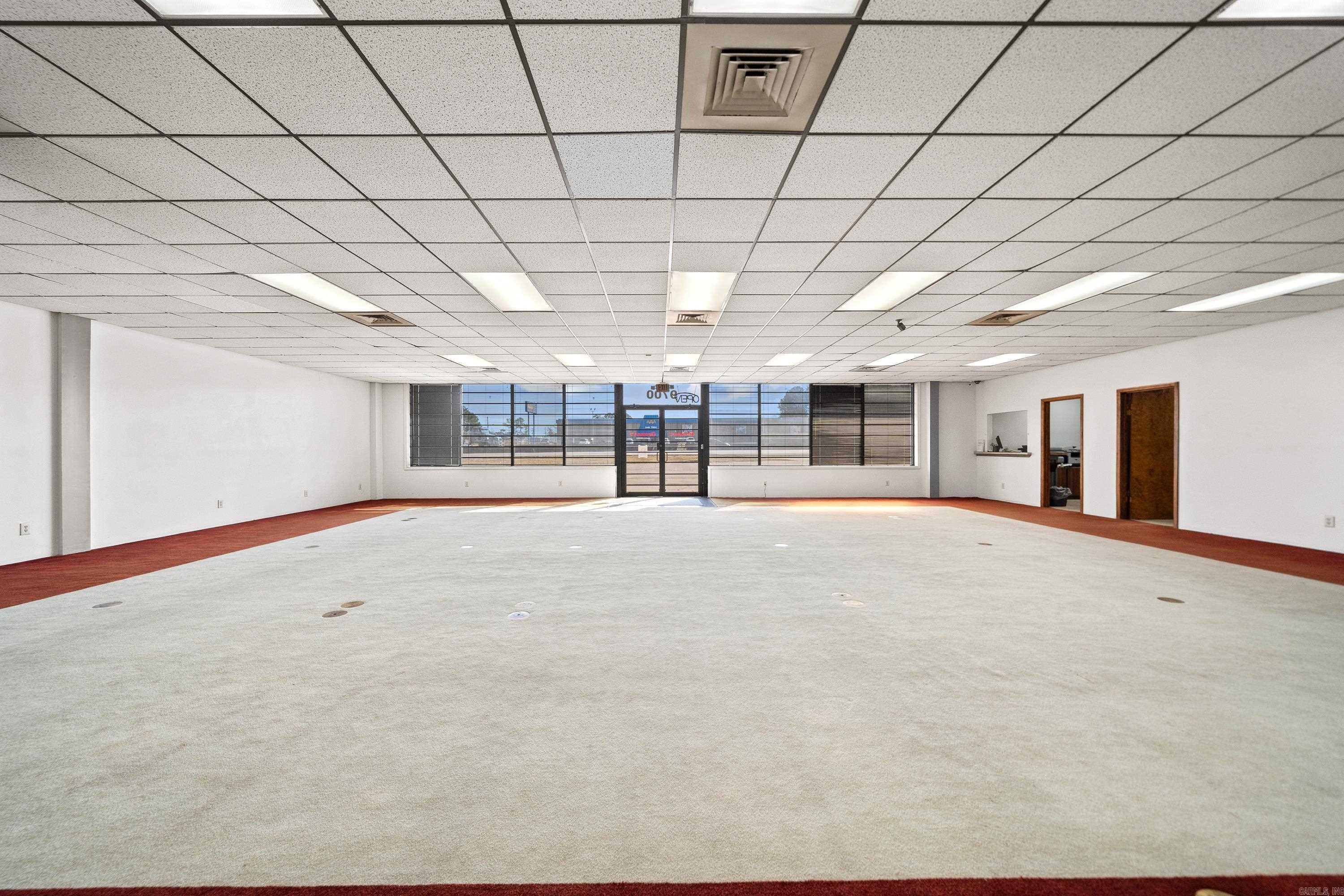 1N-13-35 - Commercial Sale