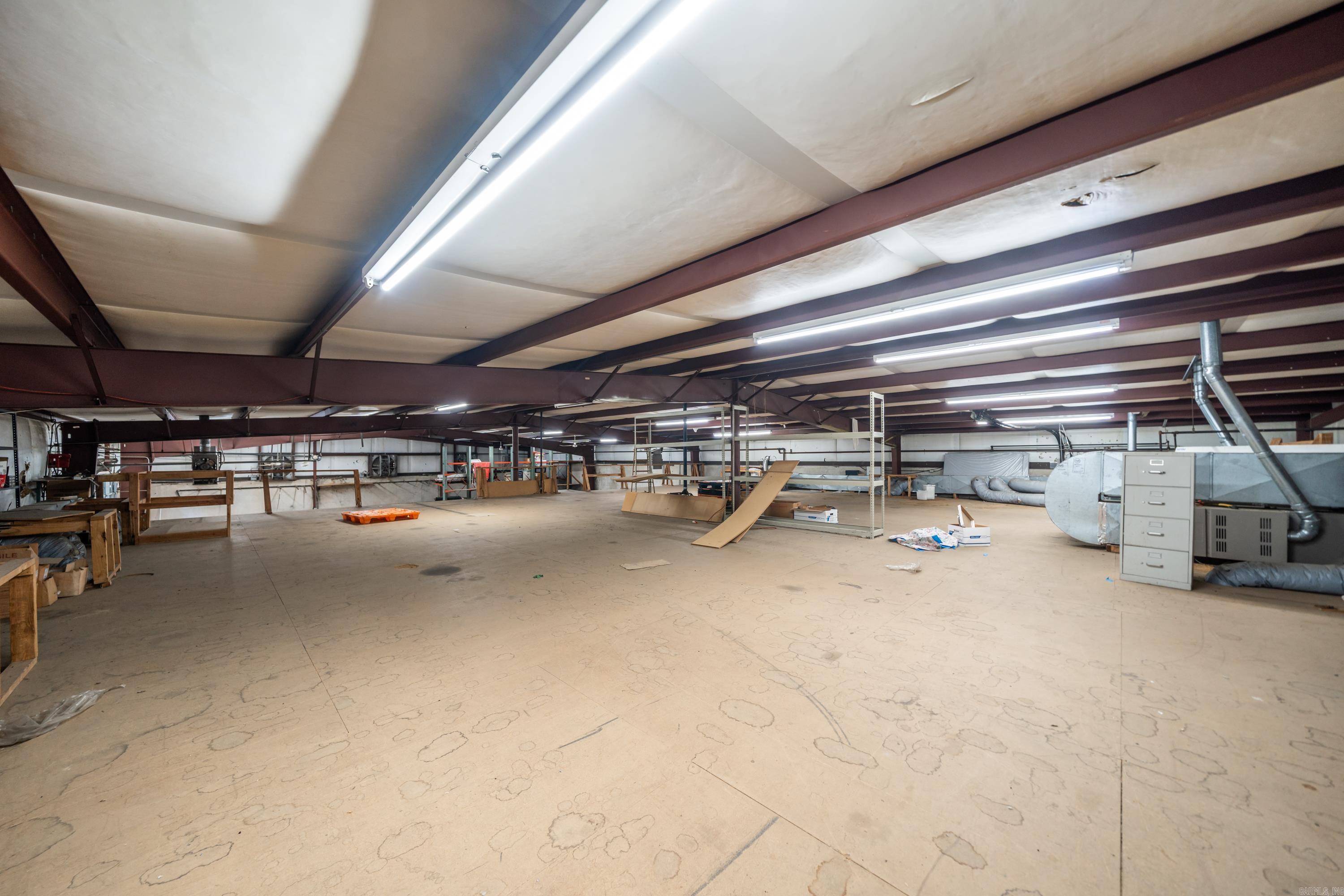 1N-13-35 - Commercial Sale