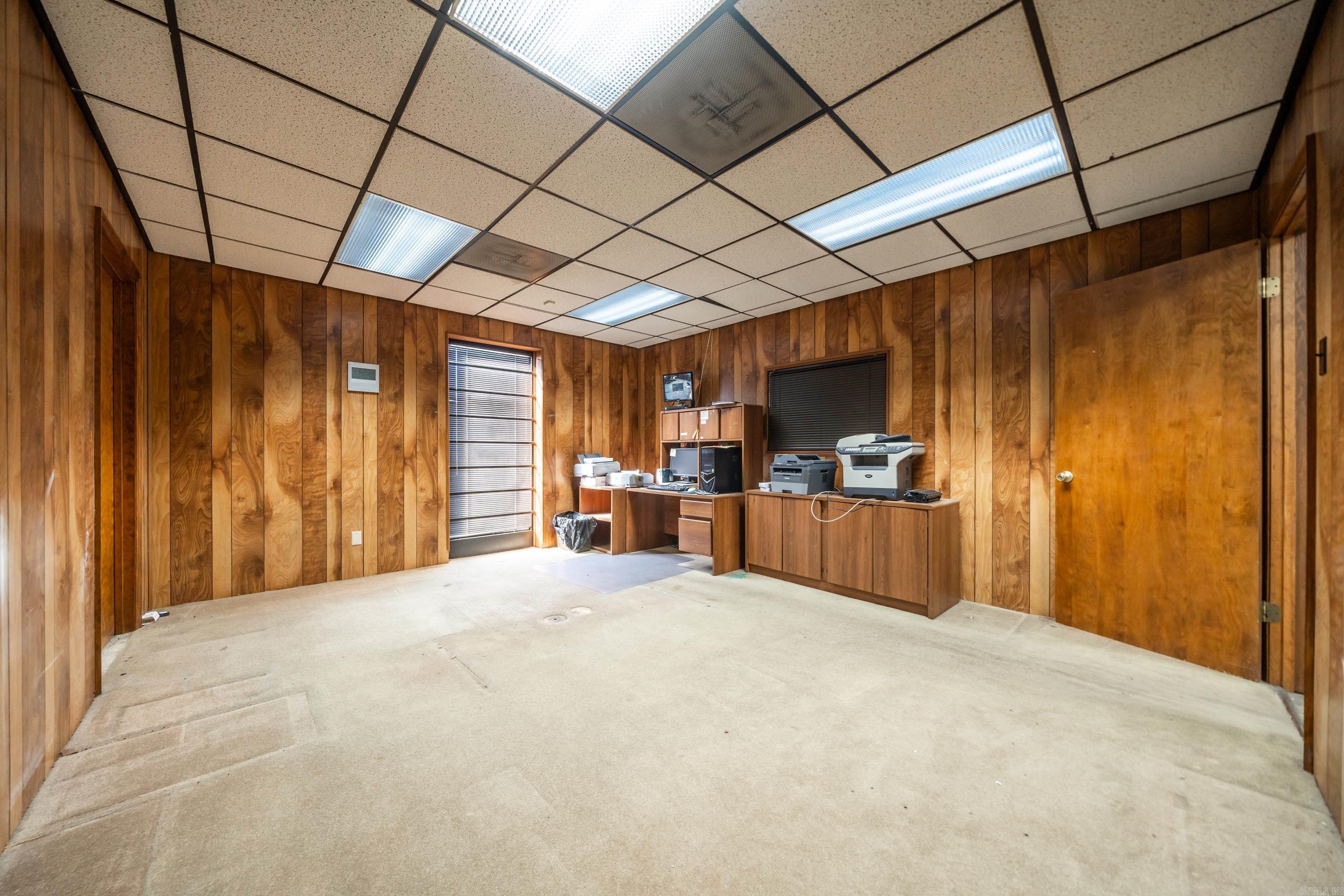 1N-13-35 - Commercial Sale
