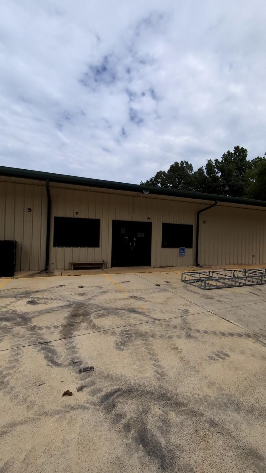 Great high-traffic location in Cherokee Village directly across the street from Lake Thunderbird Marina! This metal building sits on nearly two acres, has two septic systems, lots of parking space, and has previously been Eagle's Catch fishing supply & bait store. It has more recently been used for a dock building business. Don't miss the opportunity to own a commercial property in this wonderful location! Brand new HVAC summer 2024. Owner financing available with acceptable terms.
