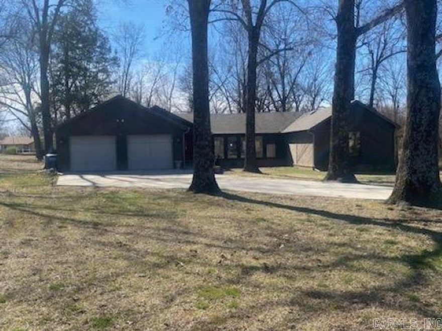 4 bed/2.5 bath home inside the city limits of Mtn. Home, AR.