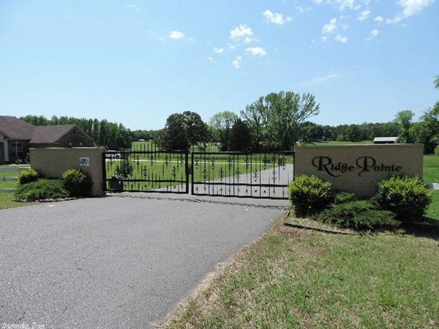 Gated subdivision from Lower Ridge or Pickles Gap. 2000 square feet minimum, city water with either Vilonia or Beaverfork, Conway Schools, several lots available to choose from. All lots have perked, plat and covenants on line. (See agent remarks.)