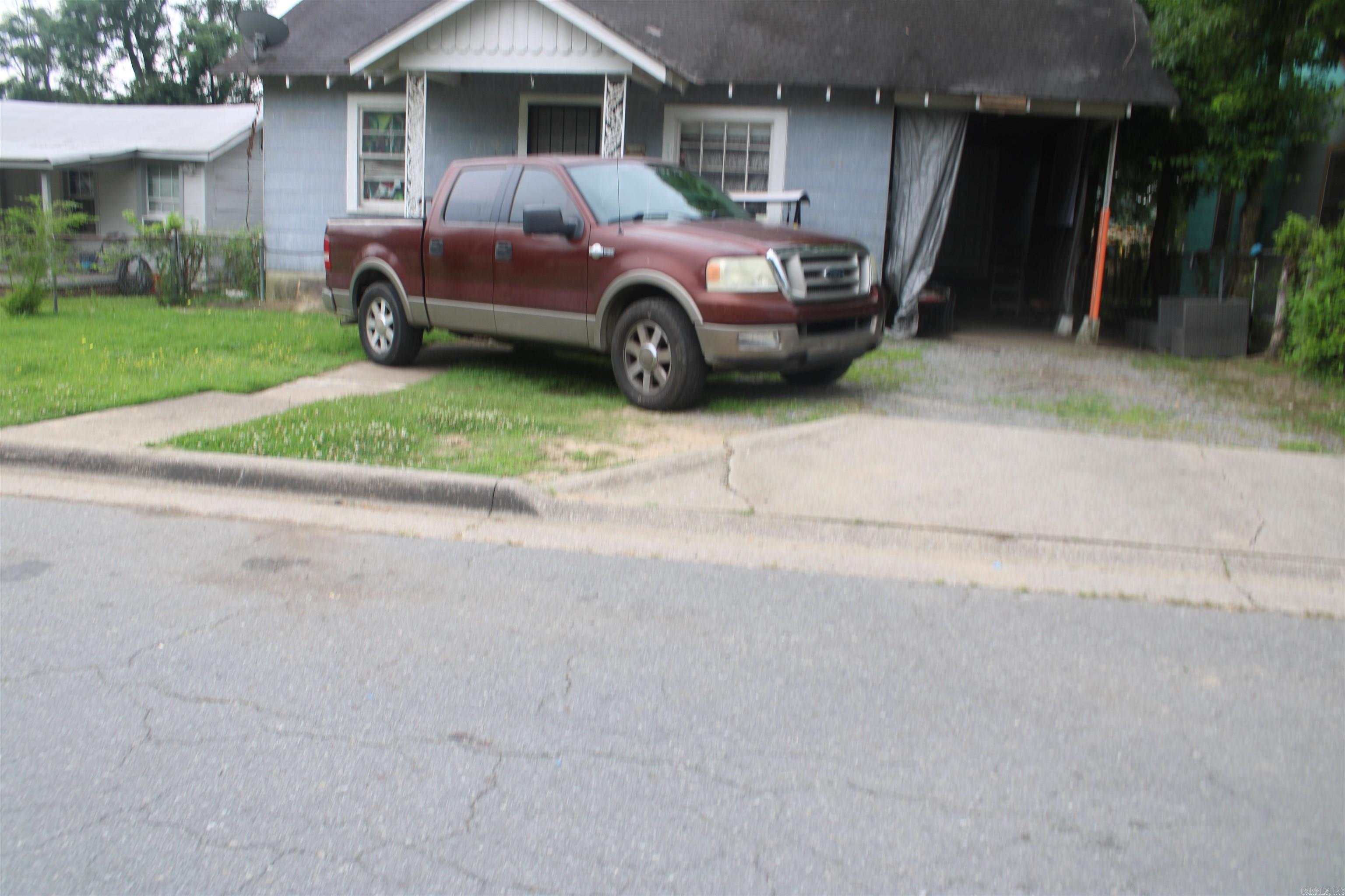 This two Bedroom and one bath is perfect for investors. This property is conveniently located close to hospitals, shopping centers and commuter routes. "SOLD AS IS"