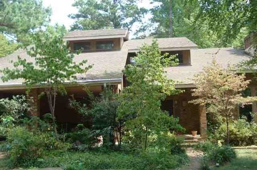 Property is included in HomeSteps First Look Initiative, which will expire on 7/8/2014. No investor offers will be reviewed at this time. This is a great house on a large lot. The deadline for highest and best is 11:00 am CST on Wednesday, 4/15/2015.