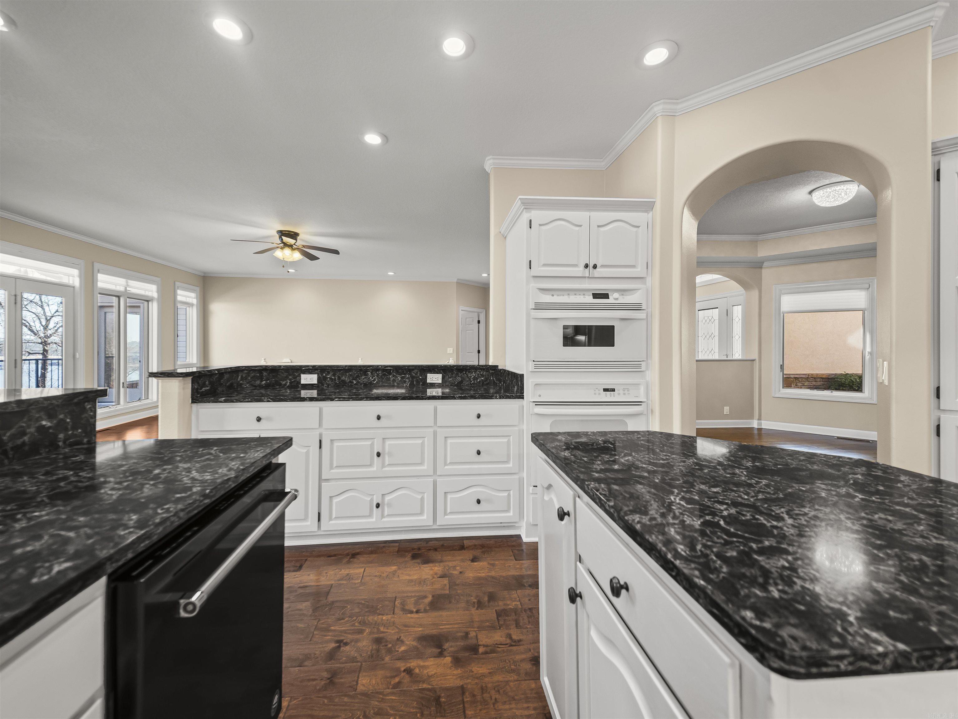 DIVINO COURTS - Residential