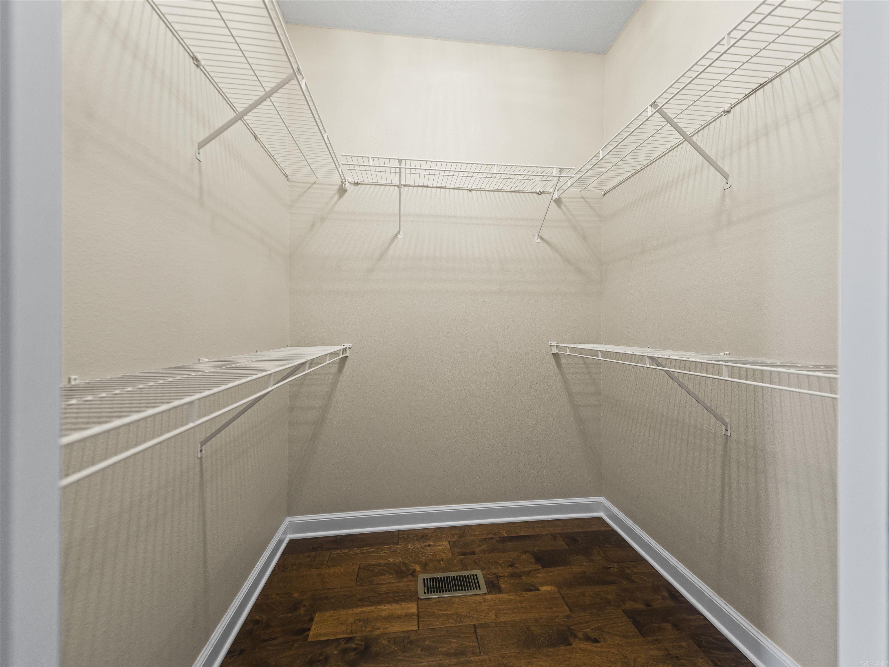 DIVINO COURTS - Residential