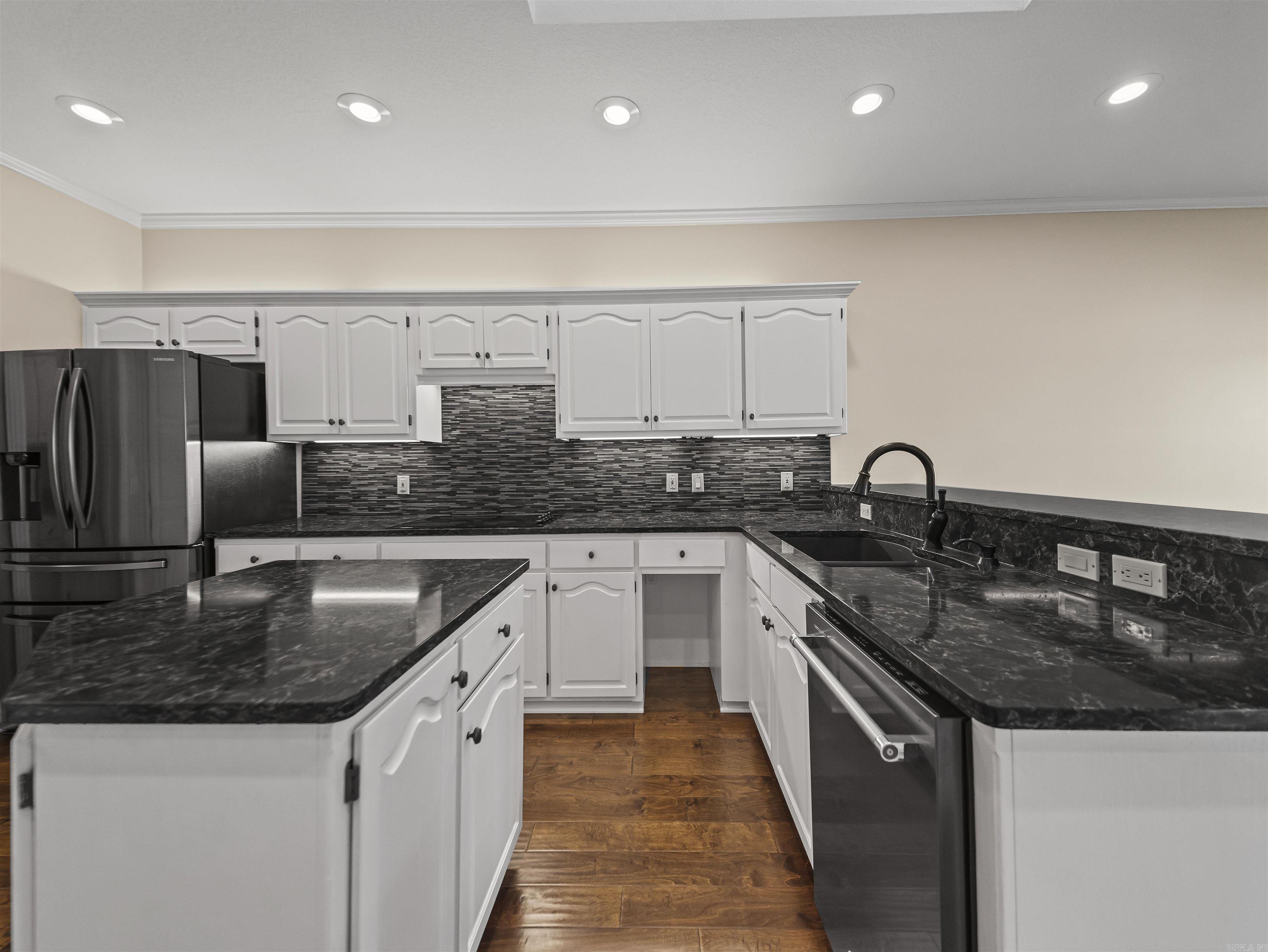 DIVINO COURTS - Residential