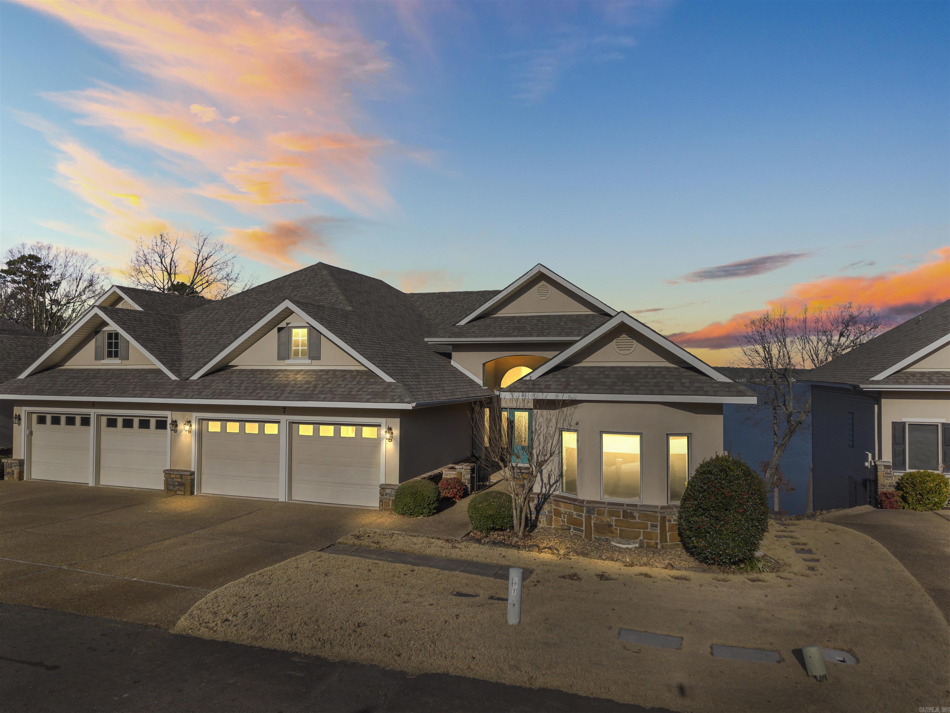 DIVINO COURTS - Residential