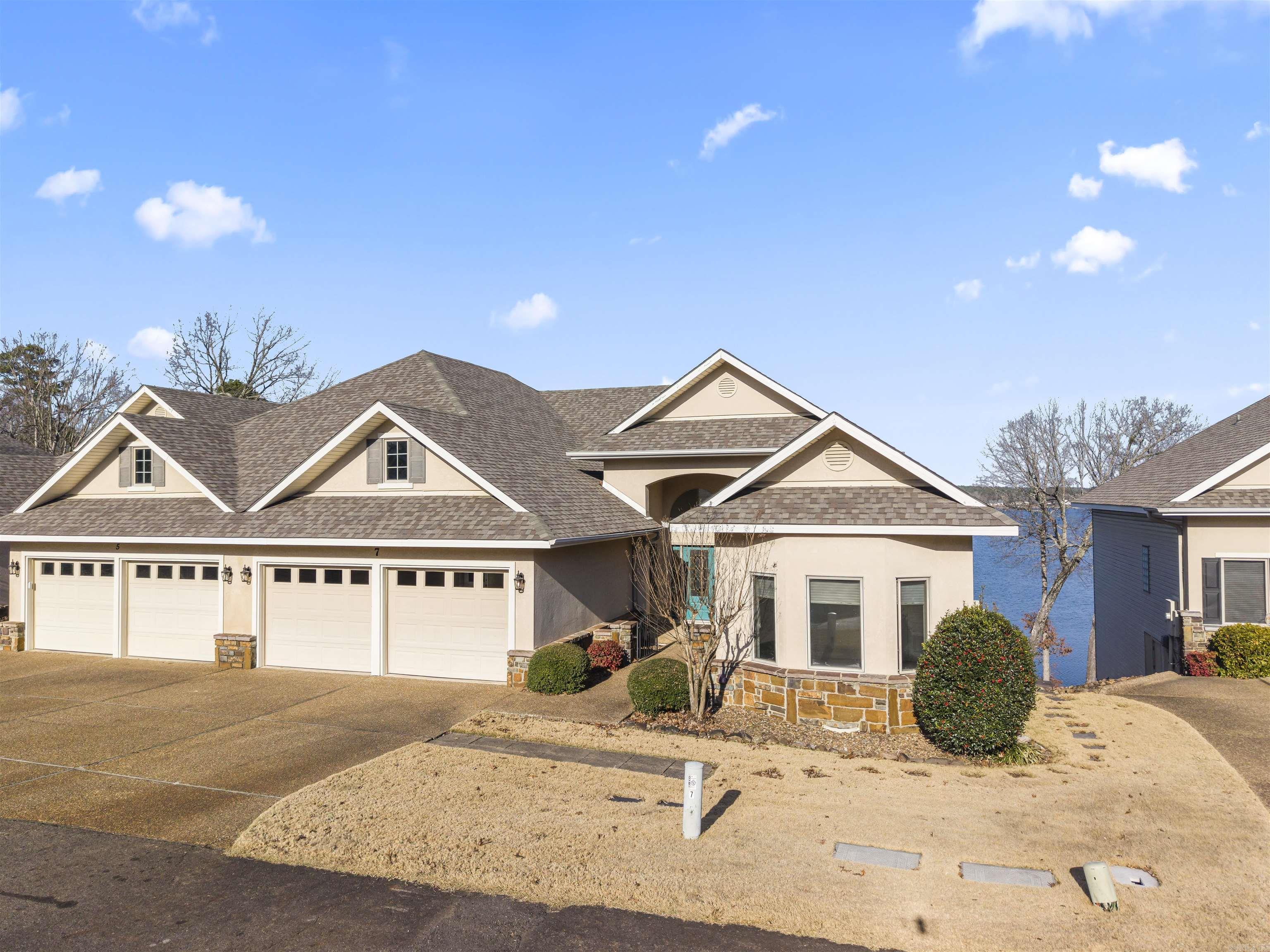 DIVINO COURTS - Residential