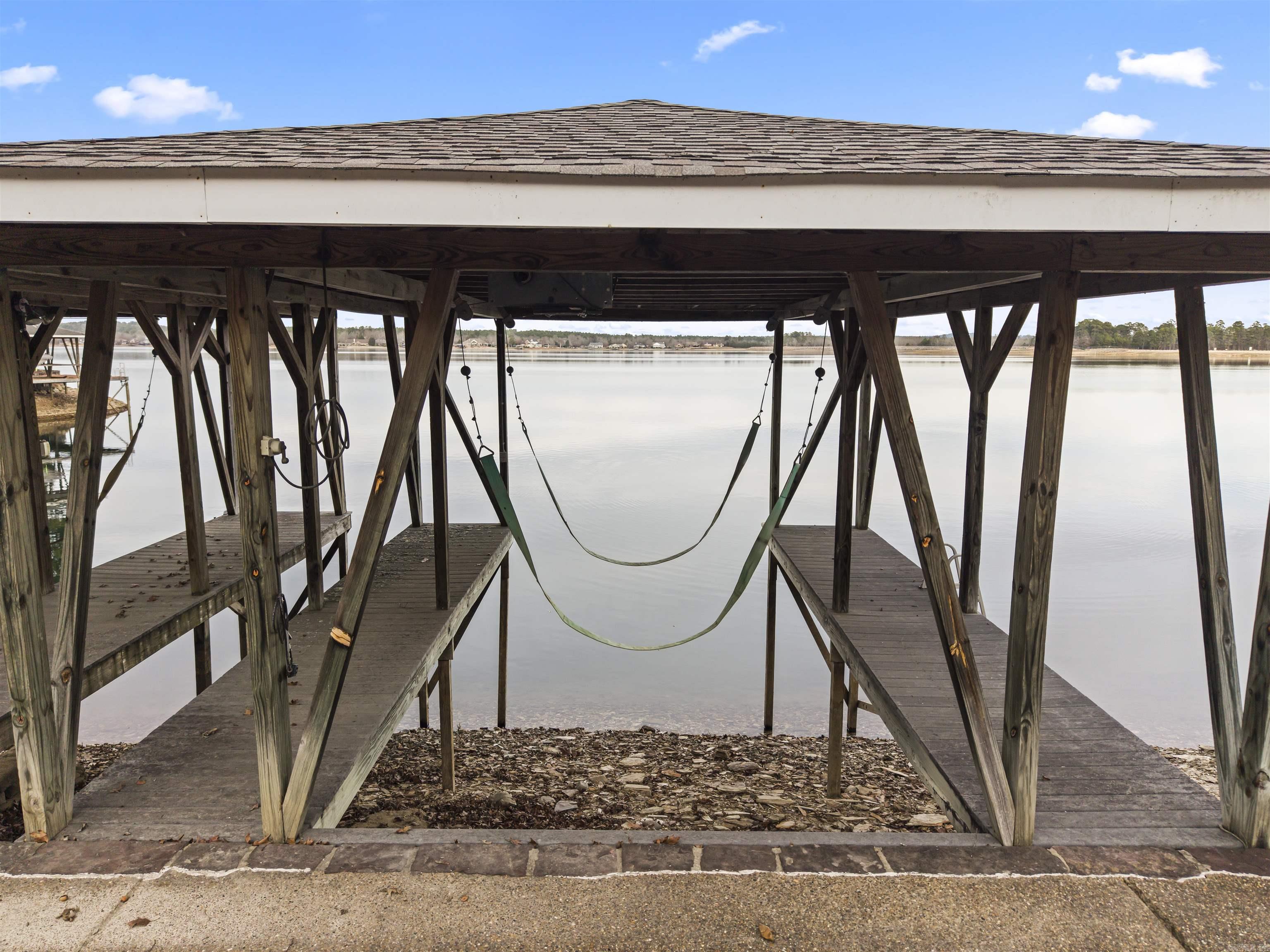 DIVINO COURTS - Residential