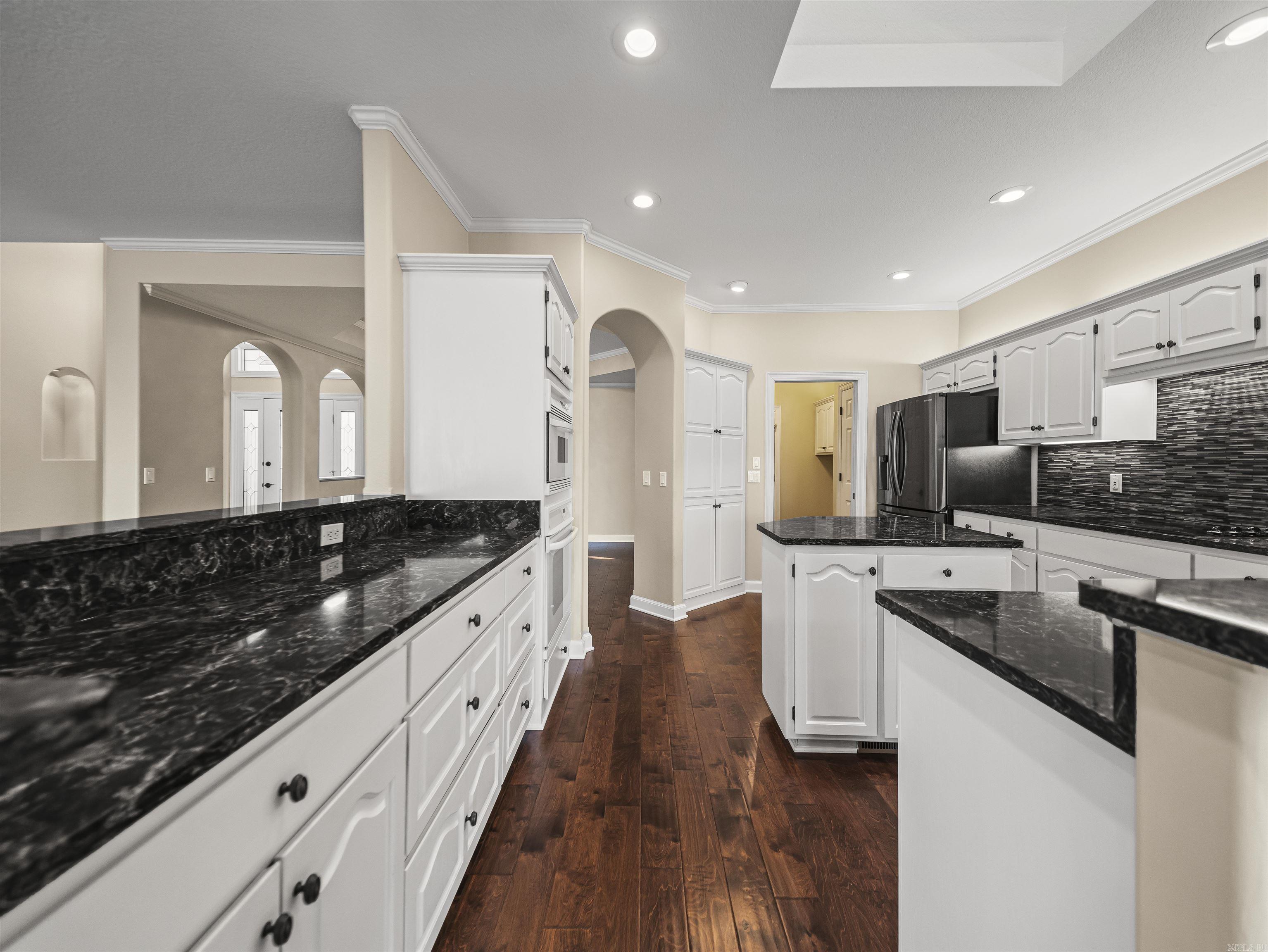 DIVINO COURTS - Residential