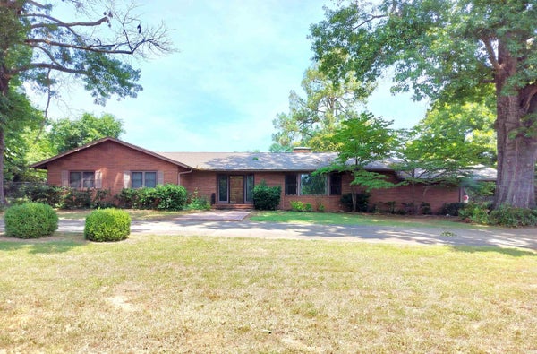 901 E POPLAR ST, CLARKSVILLE, AR 72830 - Image b2d18895e708d138dcfc3813dbeec5dc/327434164
