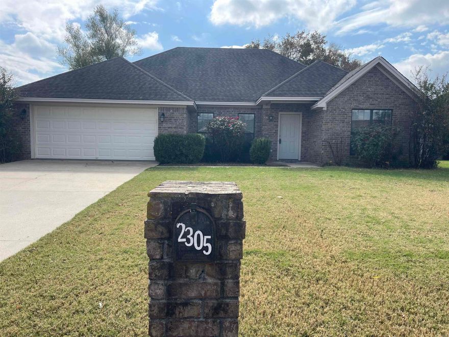 This wonderful one level brick home on the west side of Searcy is laid out so well with large living room with gas log fireplace, kitchen with maple cabinetry and dining area allow for plenty of room to entertain! Split bedrooms and laundry. Primary bedroom has tray ceiling, bath features a whirlpool tub, separate shower, extra storage and double vanities. It also has a very nice walk-in closet! Screened in porch and privacy fence! This one won’t last long!