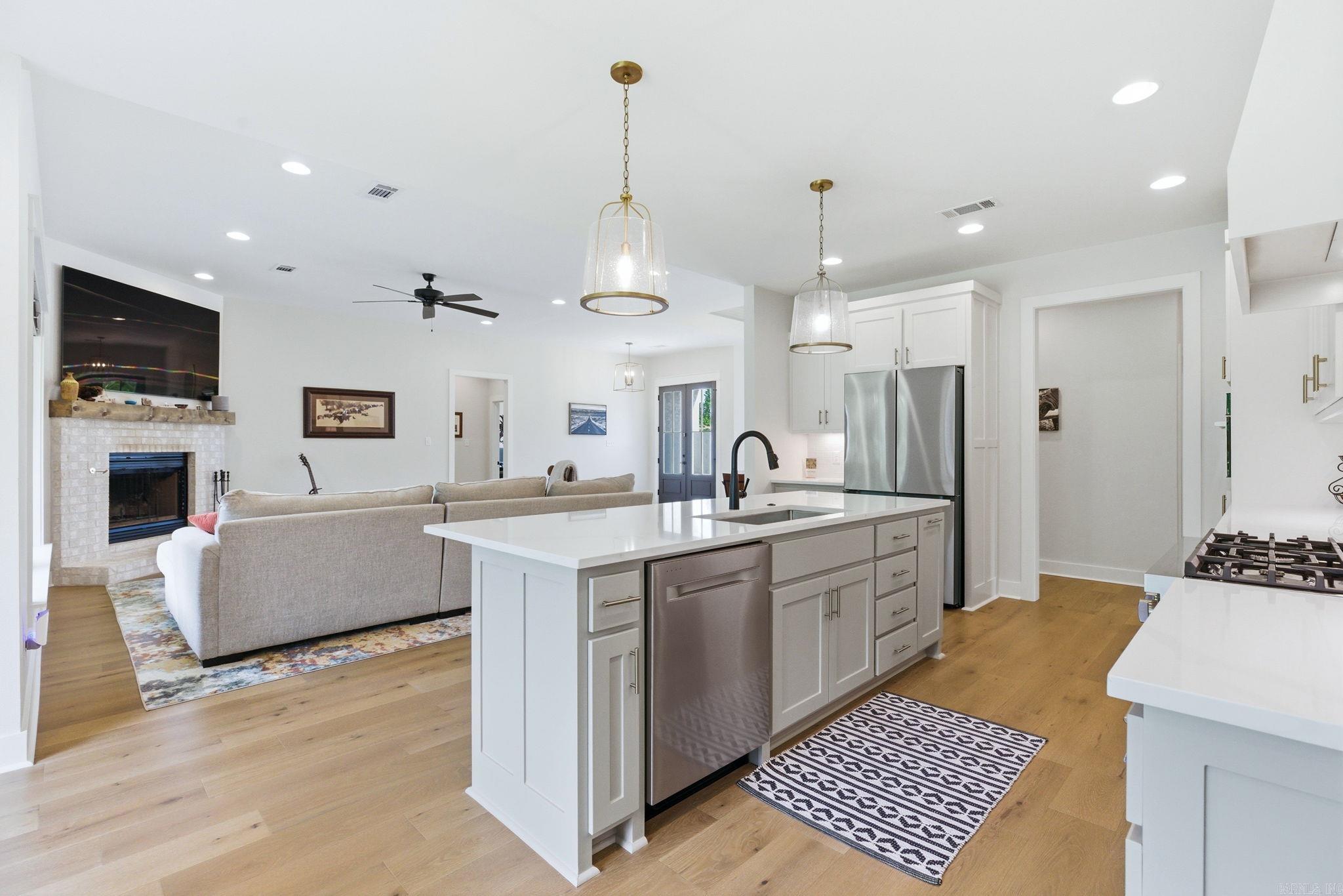 CHARLESTON PLACE - Residential