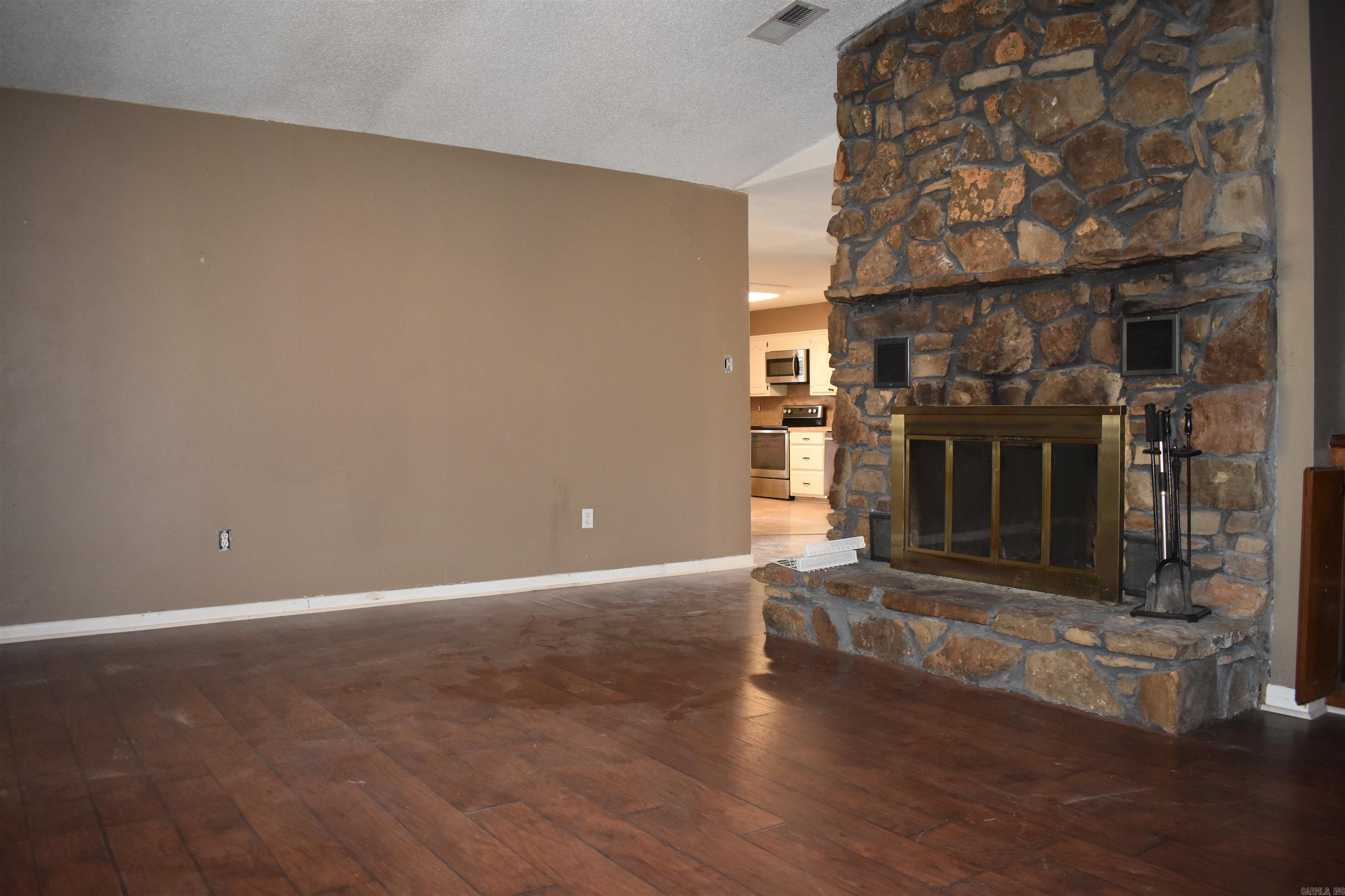 COLONIAL PARK - Residential