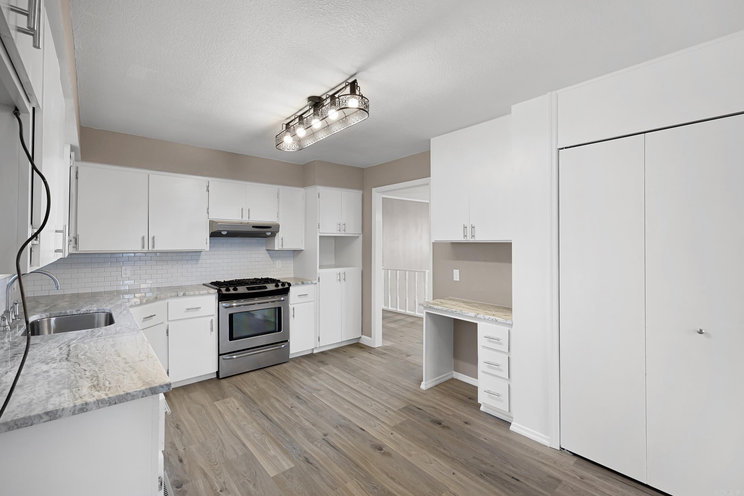 HAMILTON-WILSON ADDN TO LEW - Residential