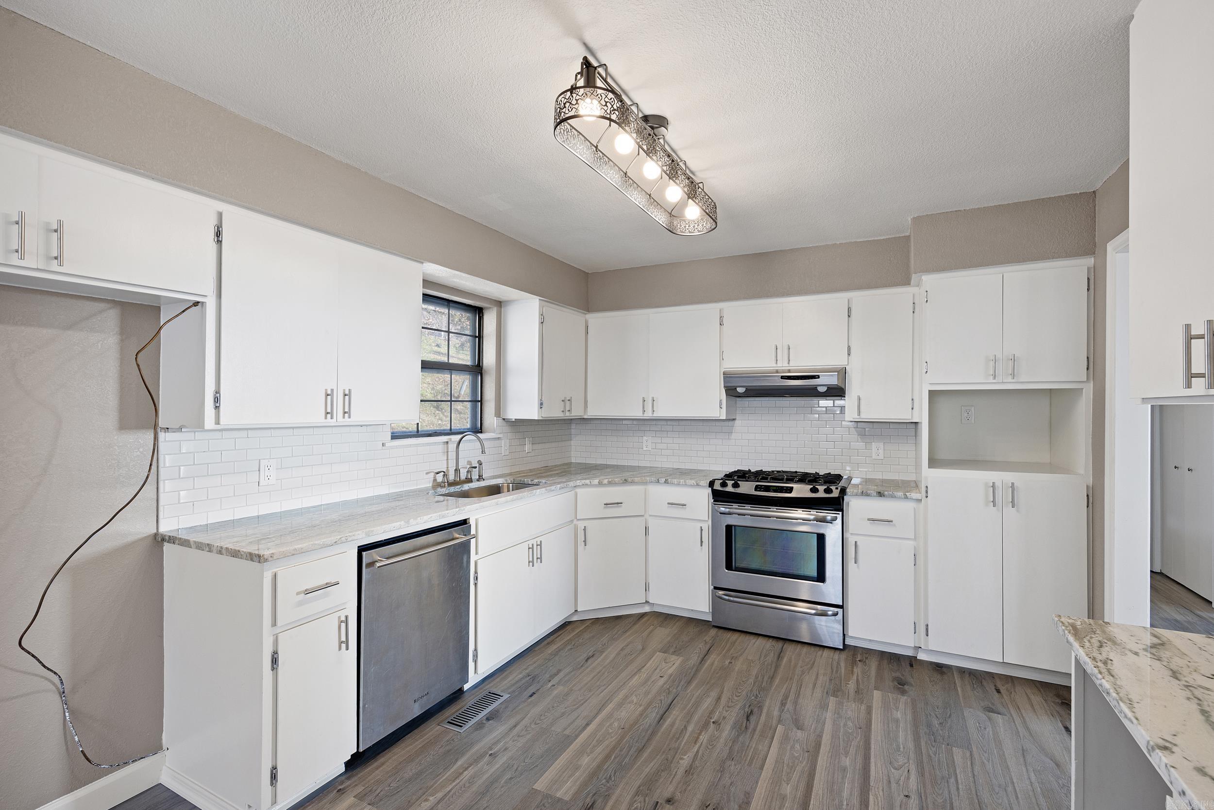 HAMILTON-WILSON ADDN TO LEW - Residential