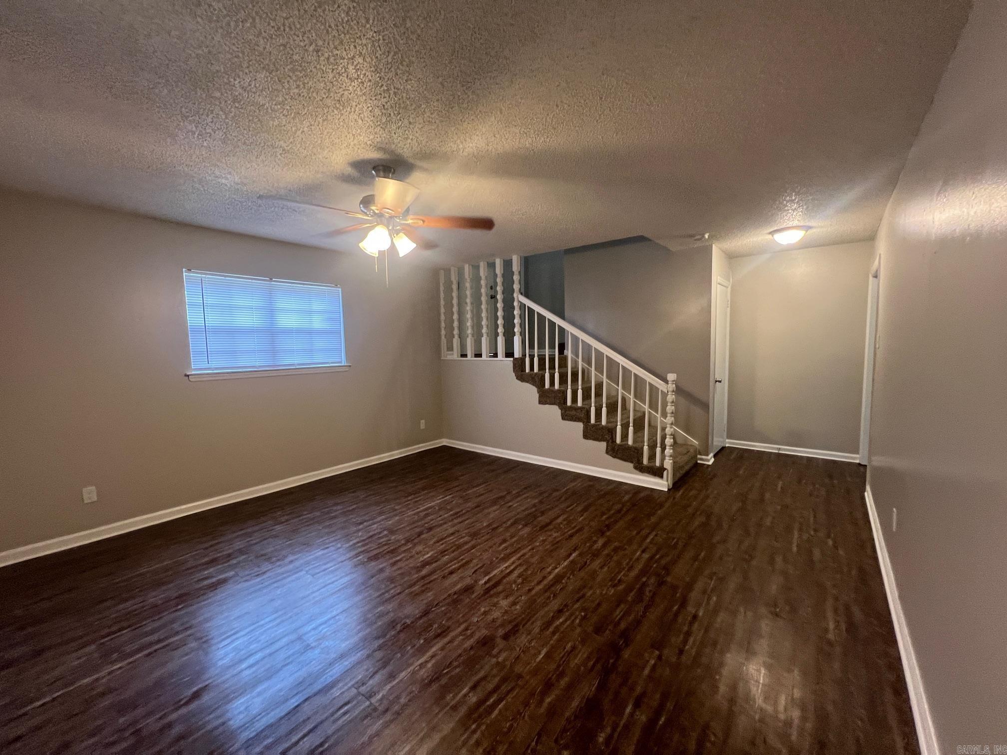 TWIN LAKES - Residential