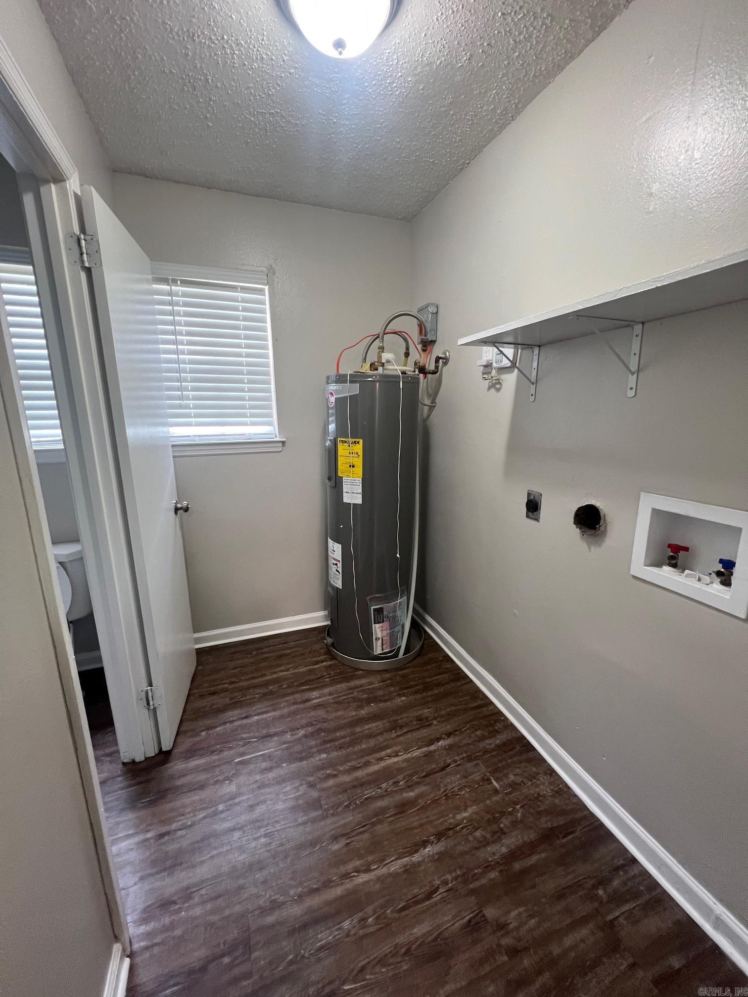 TWIN LAKES - Residential