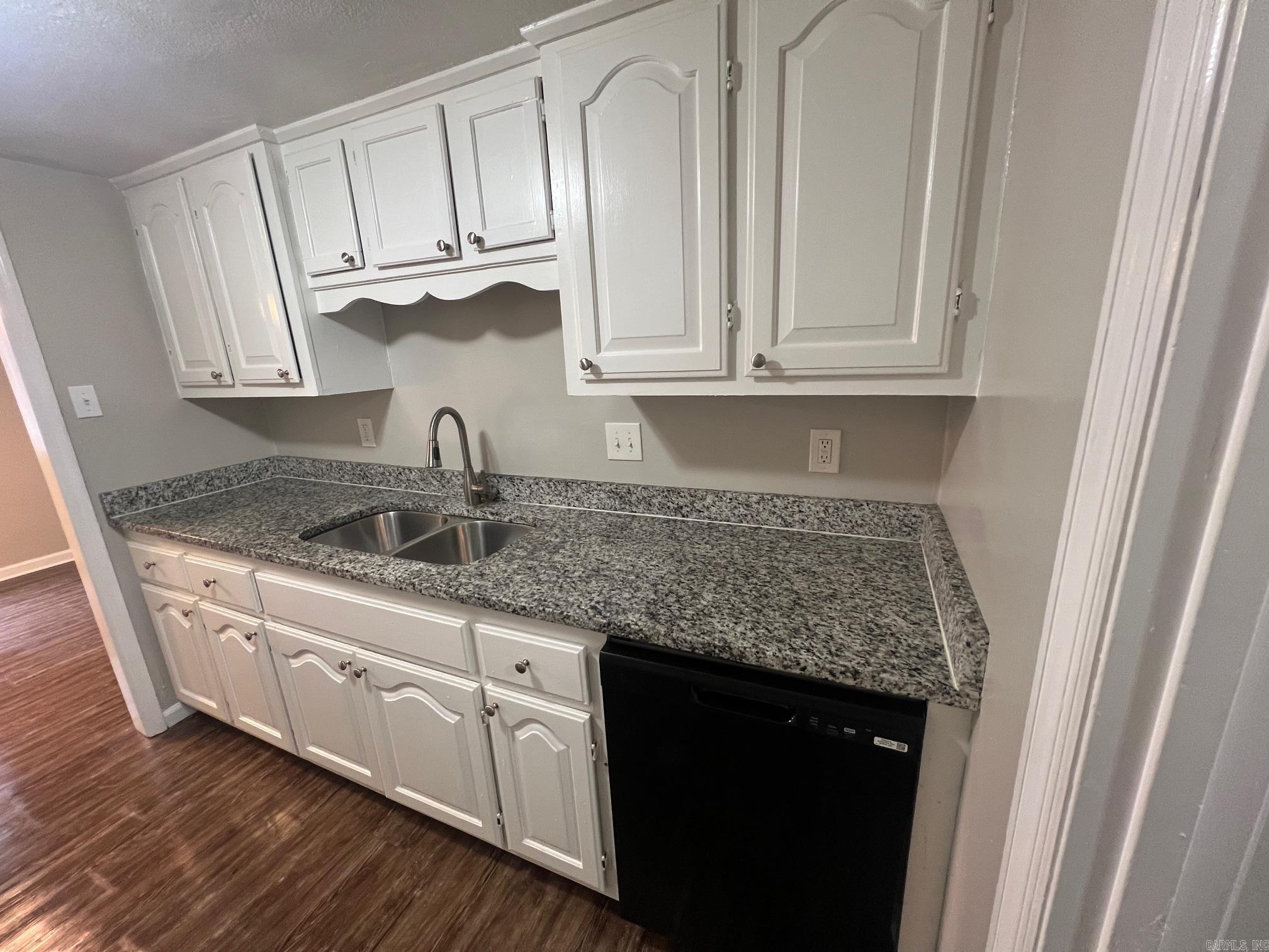 TWIN LAKES - Residential