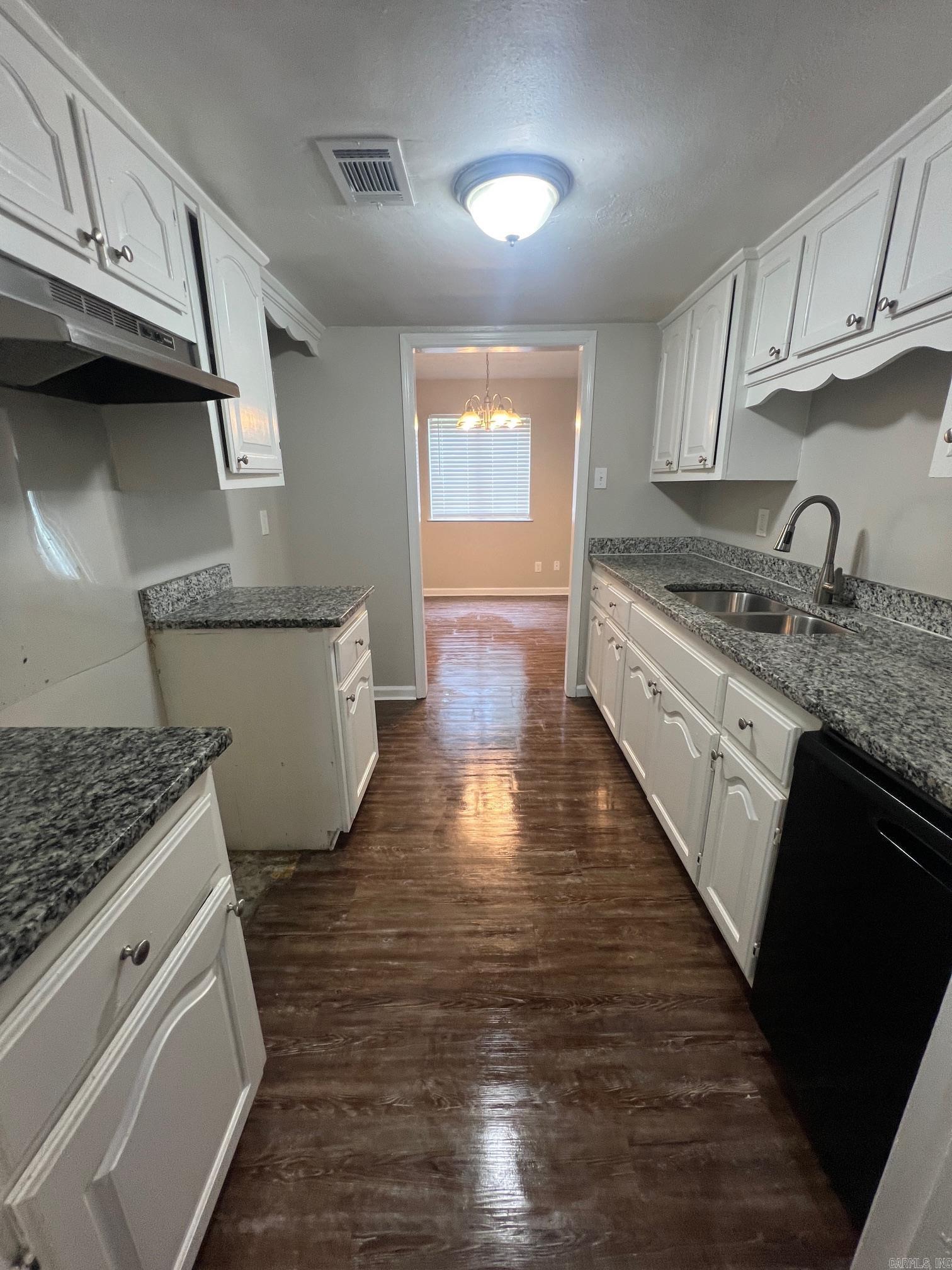 TWIN LAKES - Residential