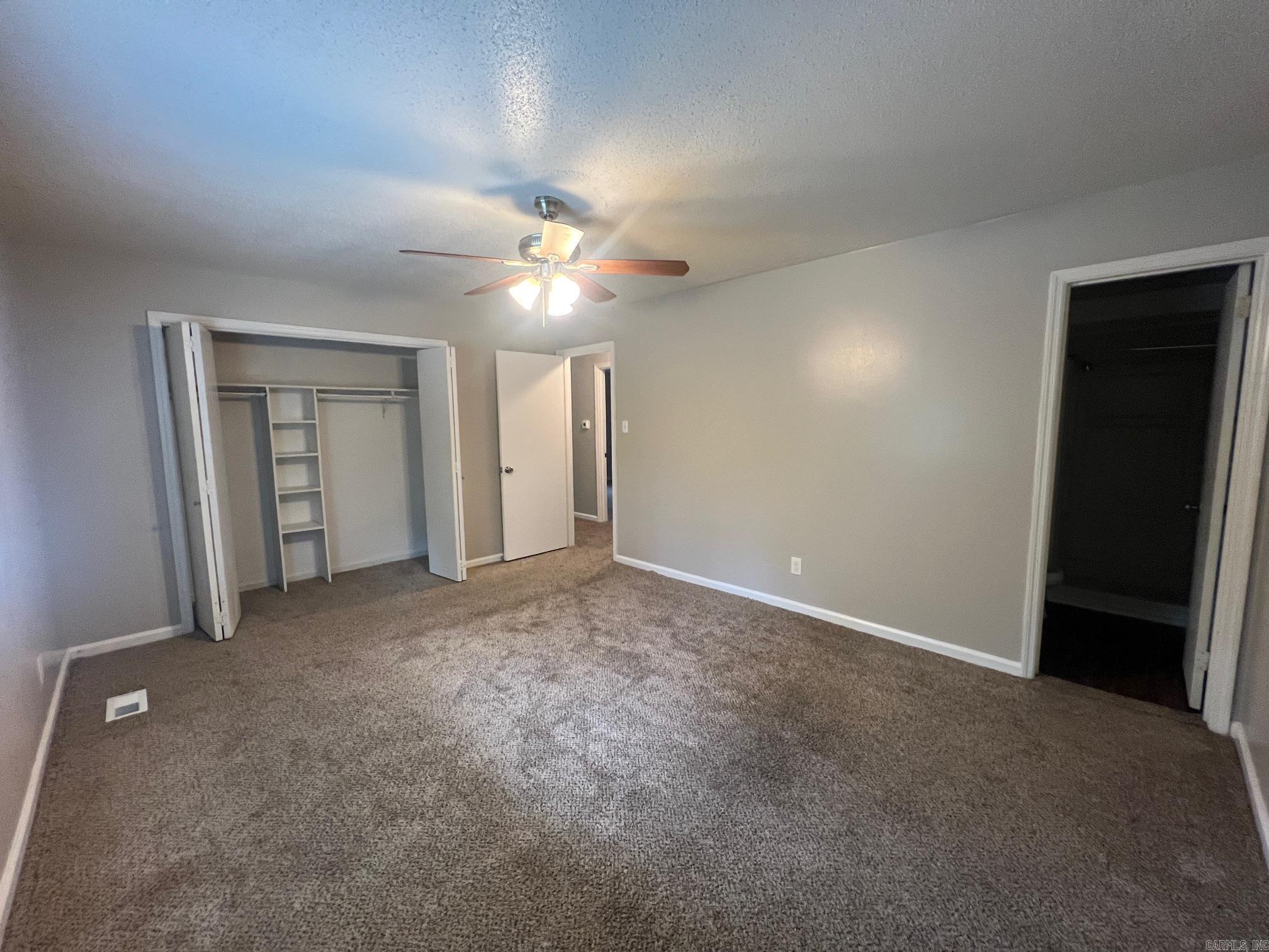 TWIN LAKES - Residential