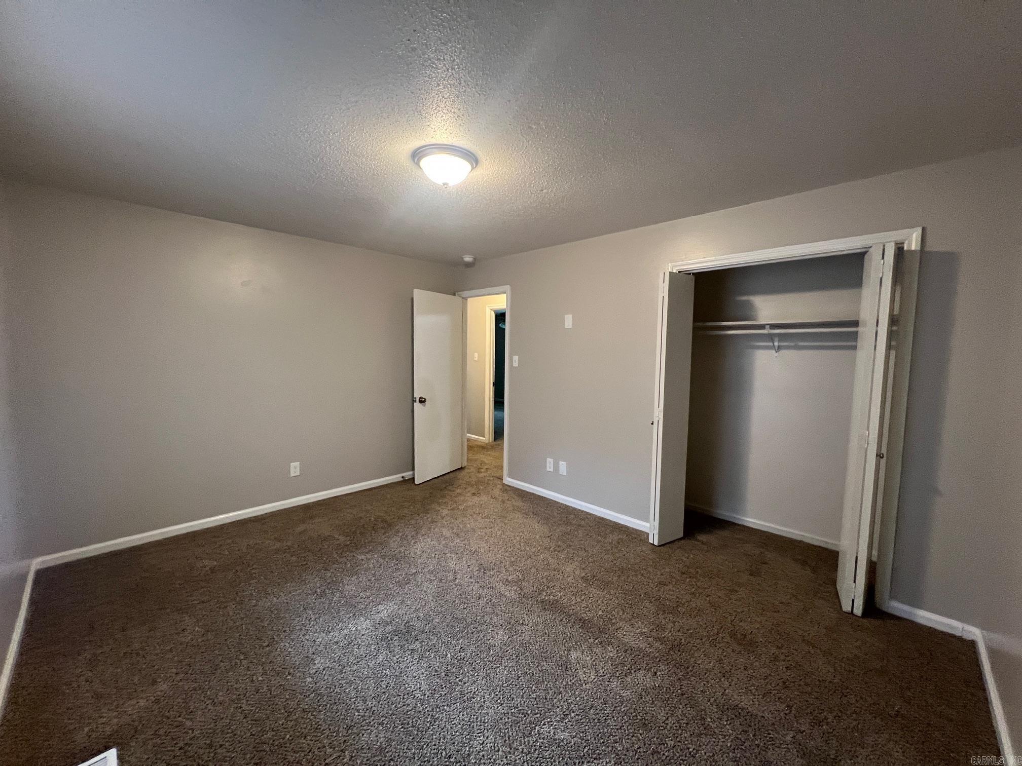 TWIN LAKES - Residential