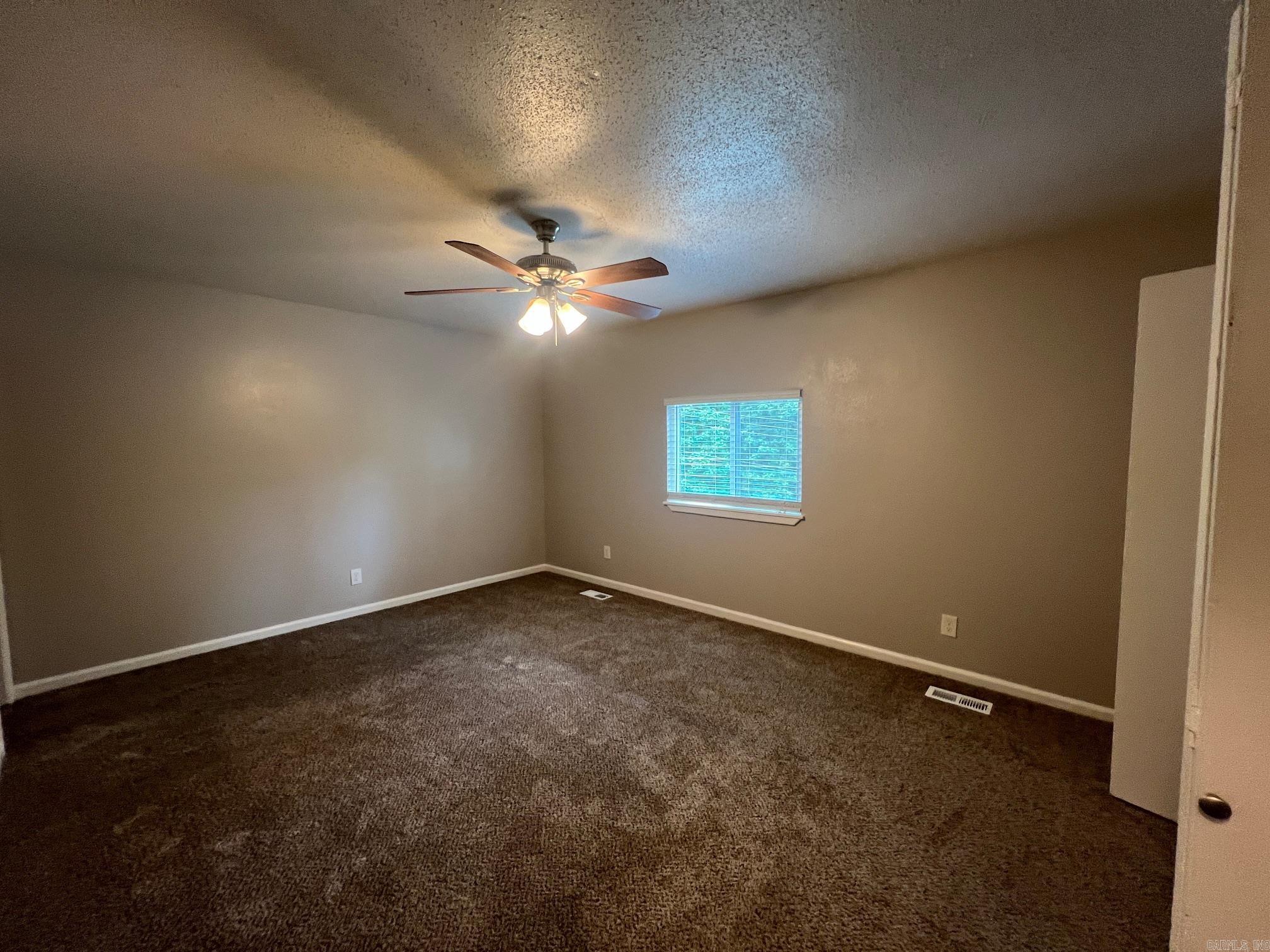 TWIN LAKES - Residential