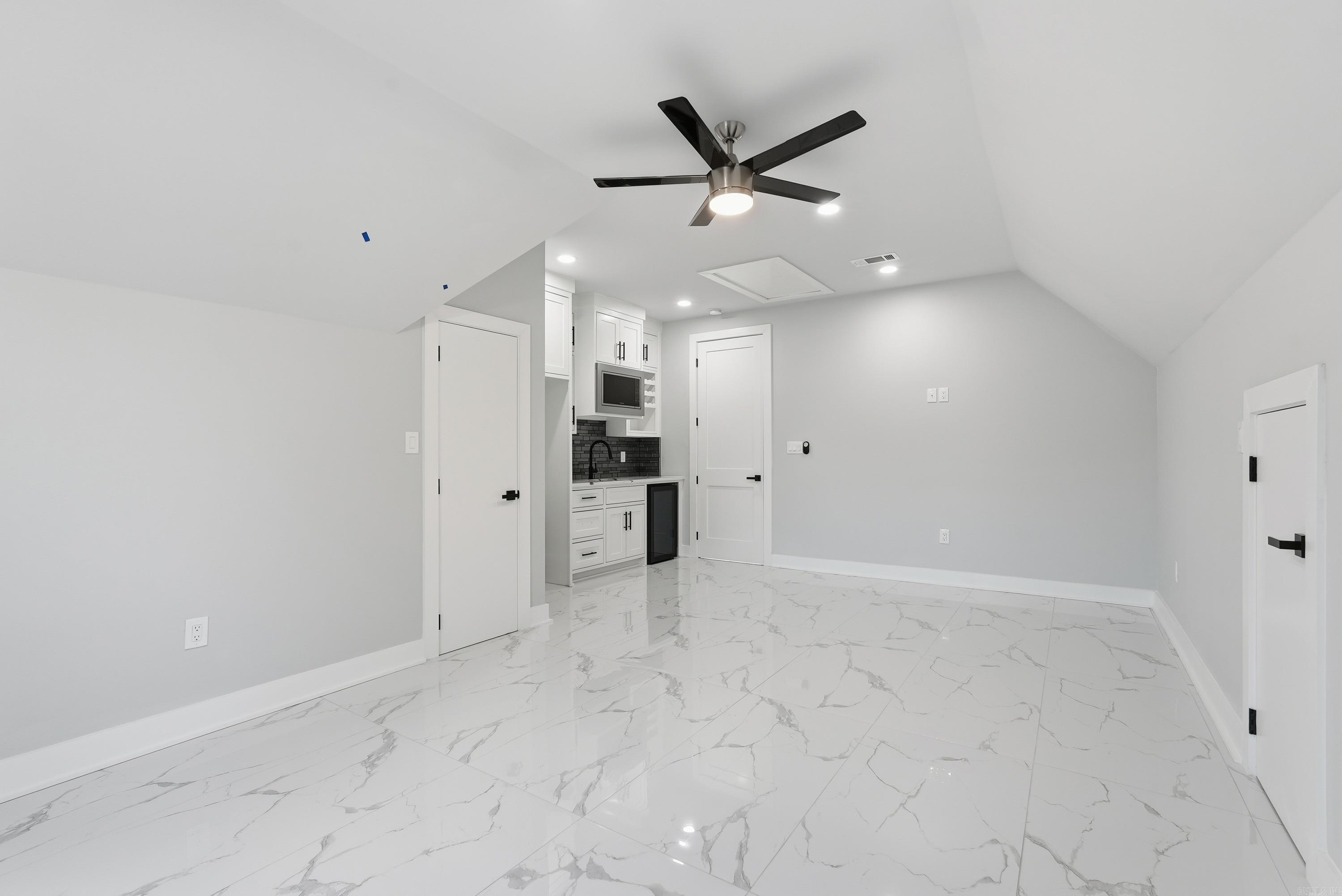 OAK GLEN - Residential