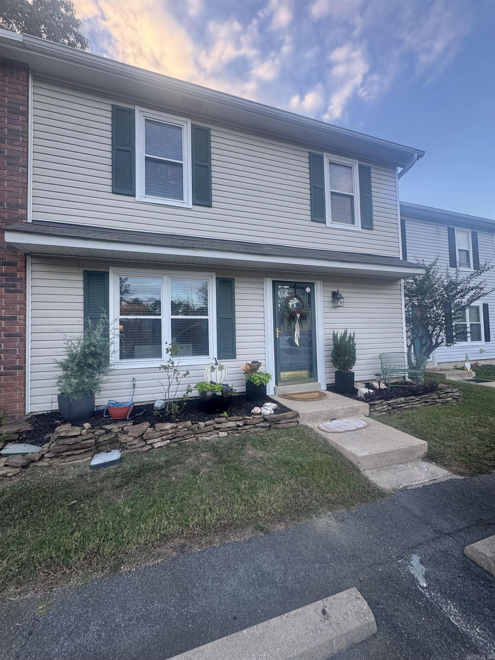OAKCREST MANOR TWNHMS - Residential