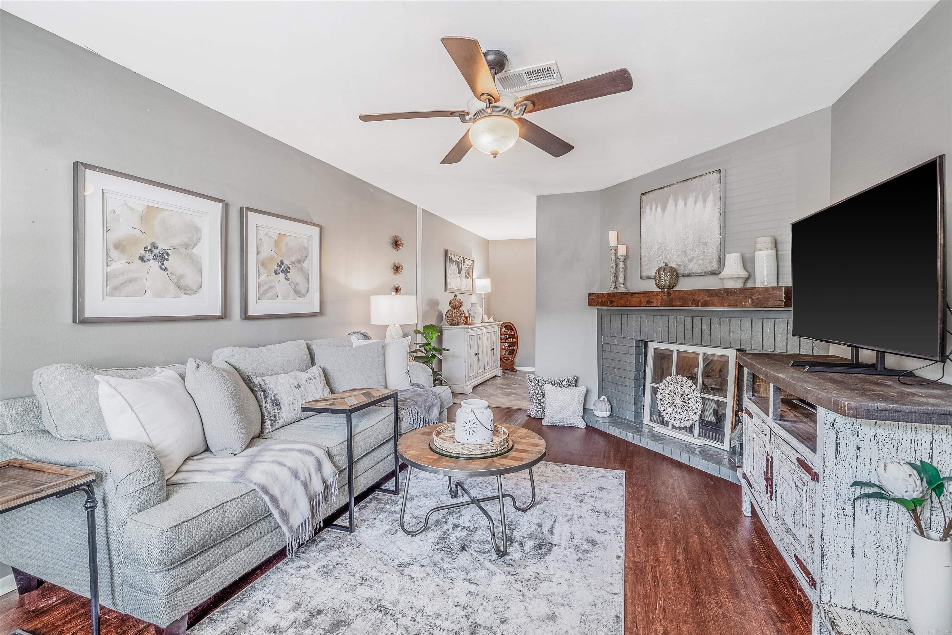 OAKCREST MANOR TWNHMS - Residential