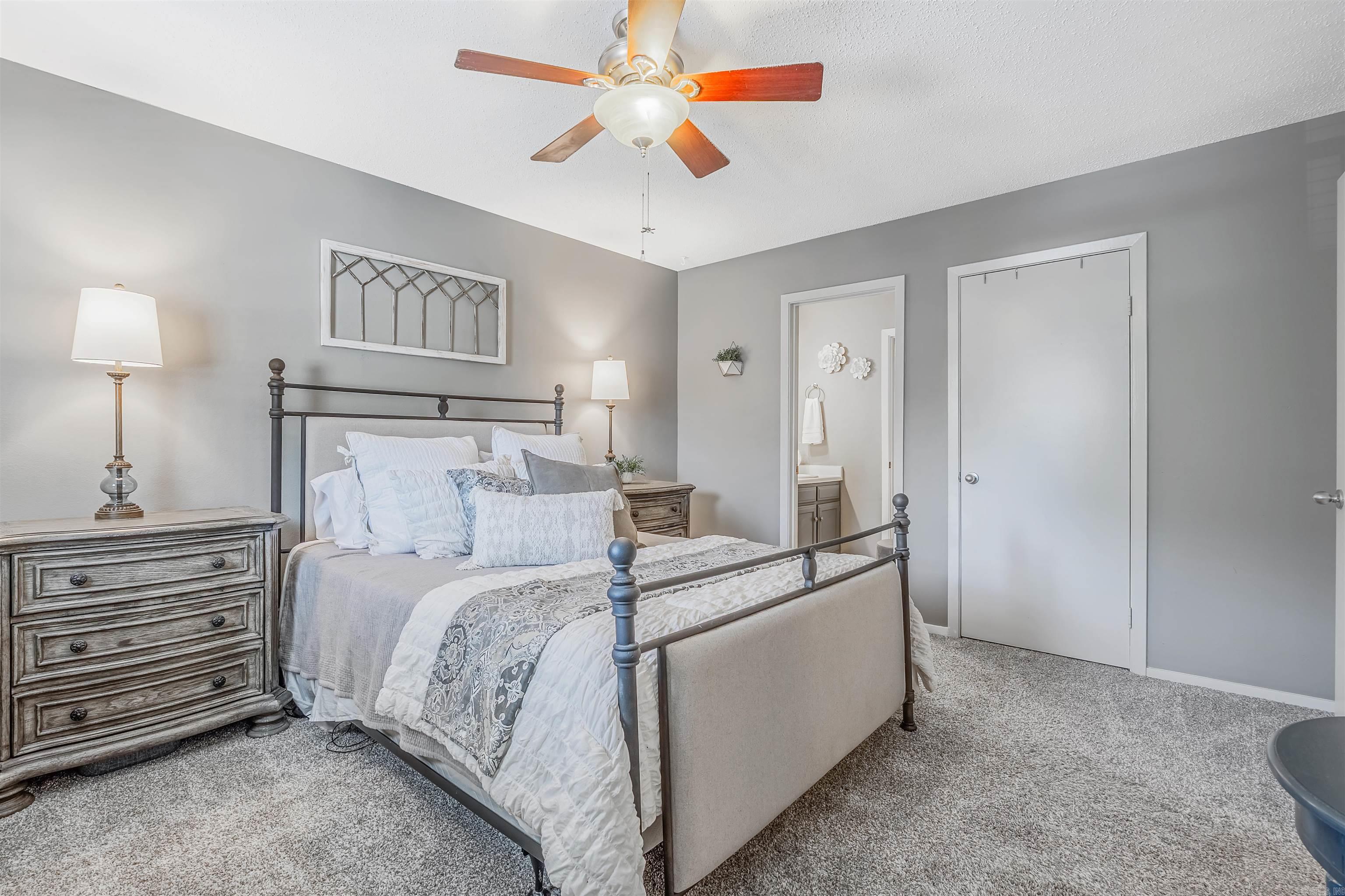OAKCREST MANOR TWNHMS - Residential