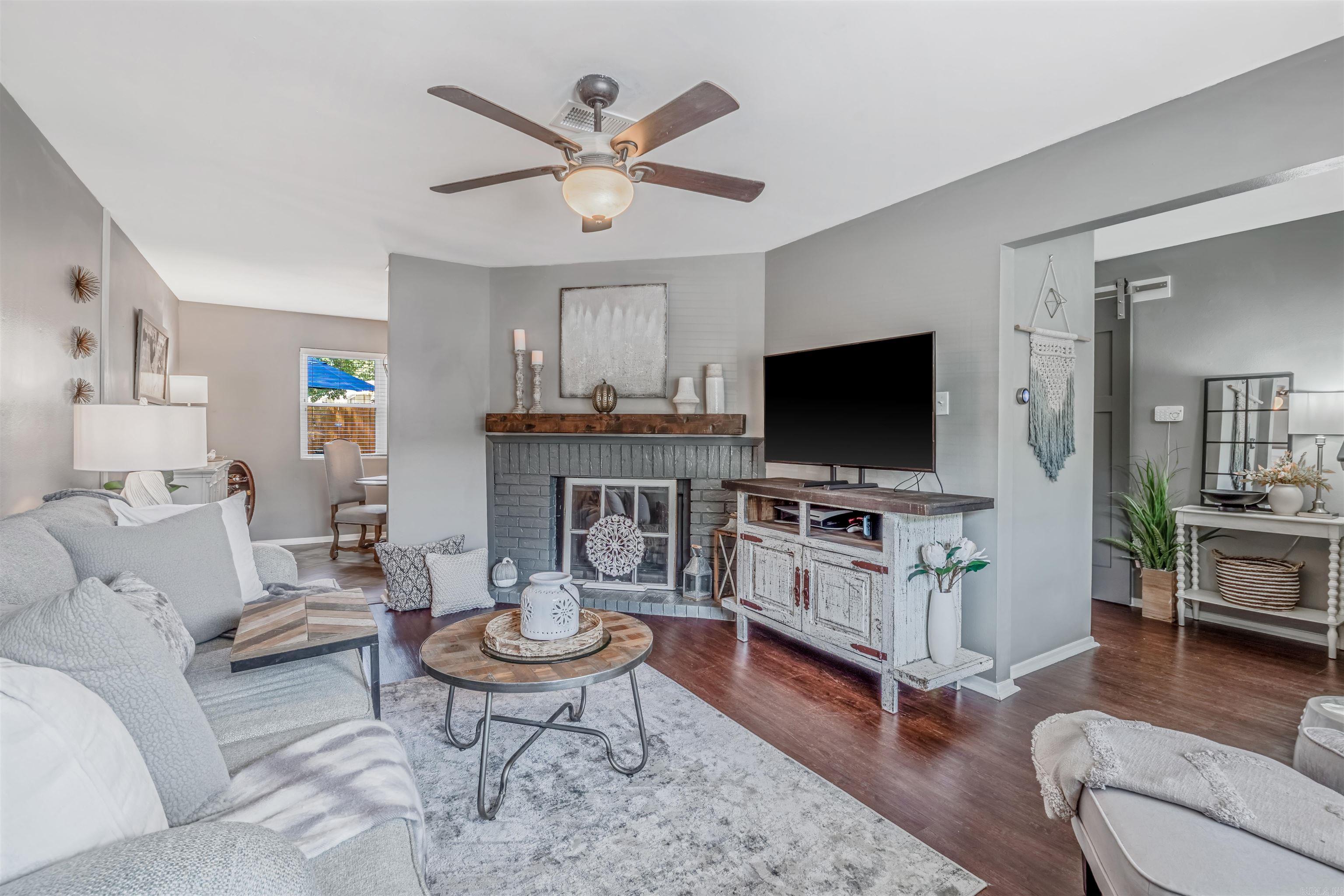 OAKCREST MANOR TWNHMS - Residential