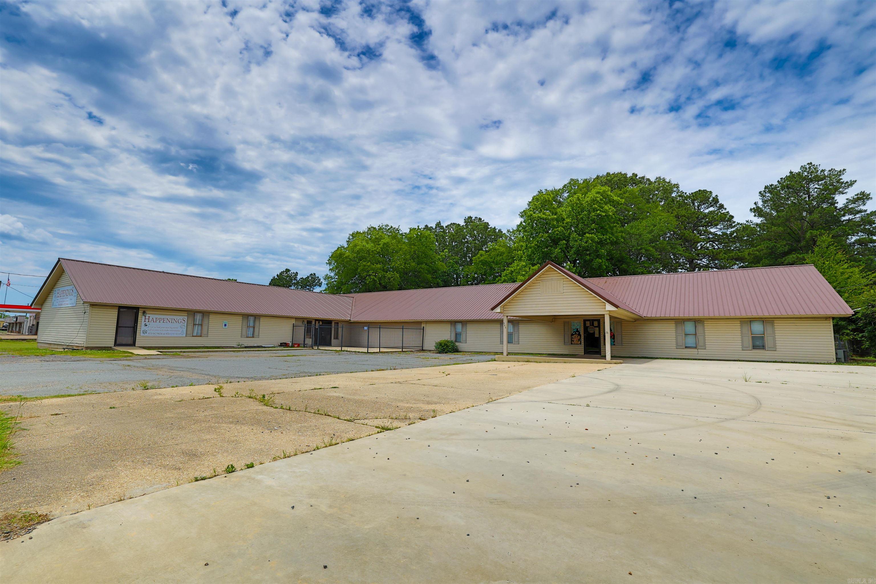 This spacious 8,064 sq ft commercial building offers endless possibilities for business, recreational, or institutional use. Located in a high-traffic area with excellent visibility, the property features 4 versatile rooms, 5 restrooms, a dedicated office with a private bathroom and shower, and a large recreational room/cafeteria perfect for events, training, or gatherings. Ideal for a community center, daycare, wellness facility, church, or event space ā the layout provides flexibility to suit a variety of needs. Ample space, functional design, and a prime location make this a must-see property for investors or growing businesses. Contact me today to schedule your private showing or for more information!