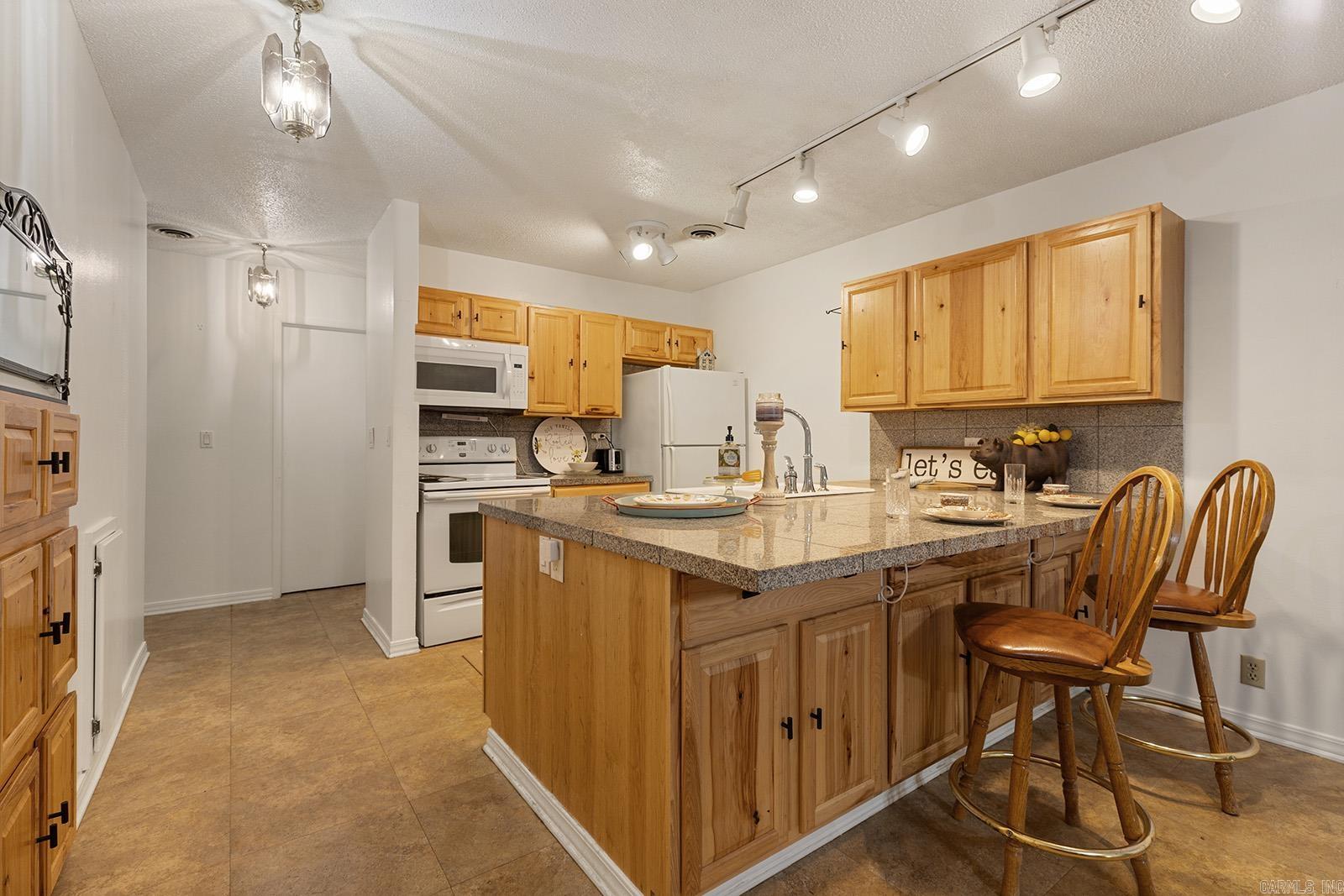 LAKEWOOD HILLS CONDO - Residential