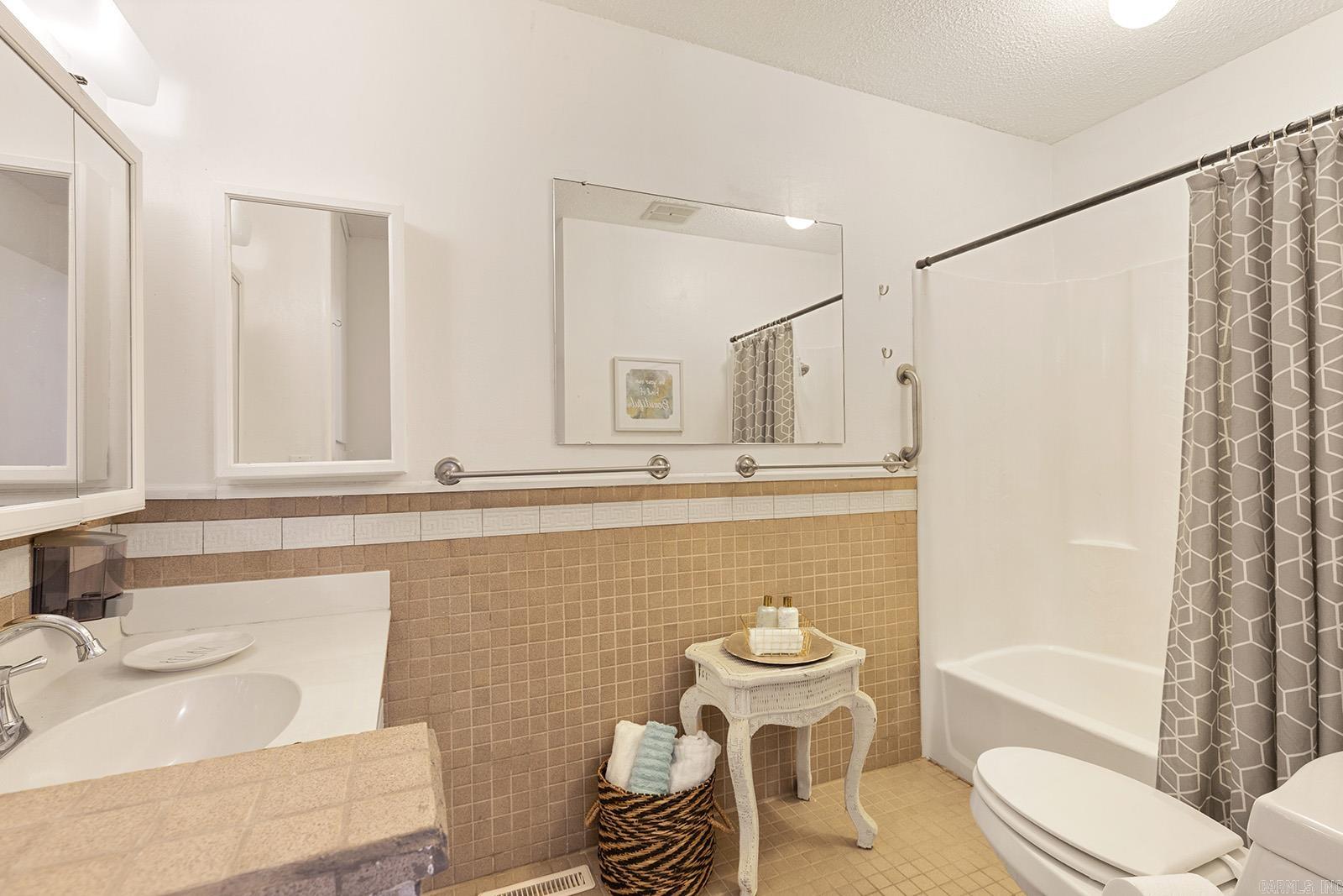 LAKEWOOD HILLS CONDO - Residential