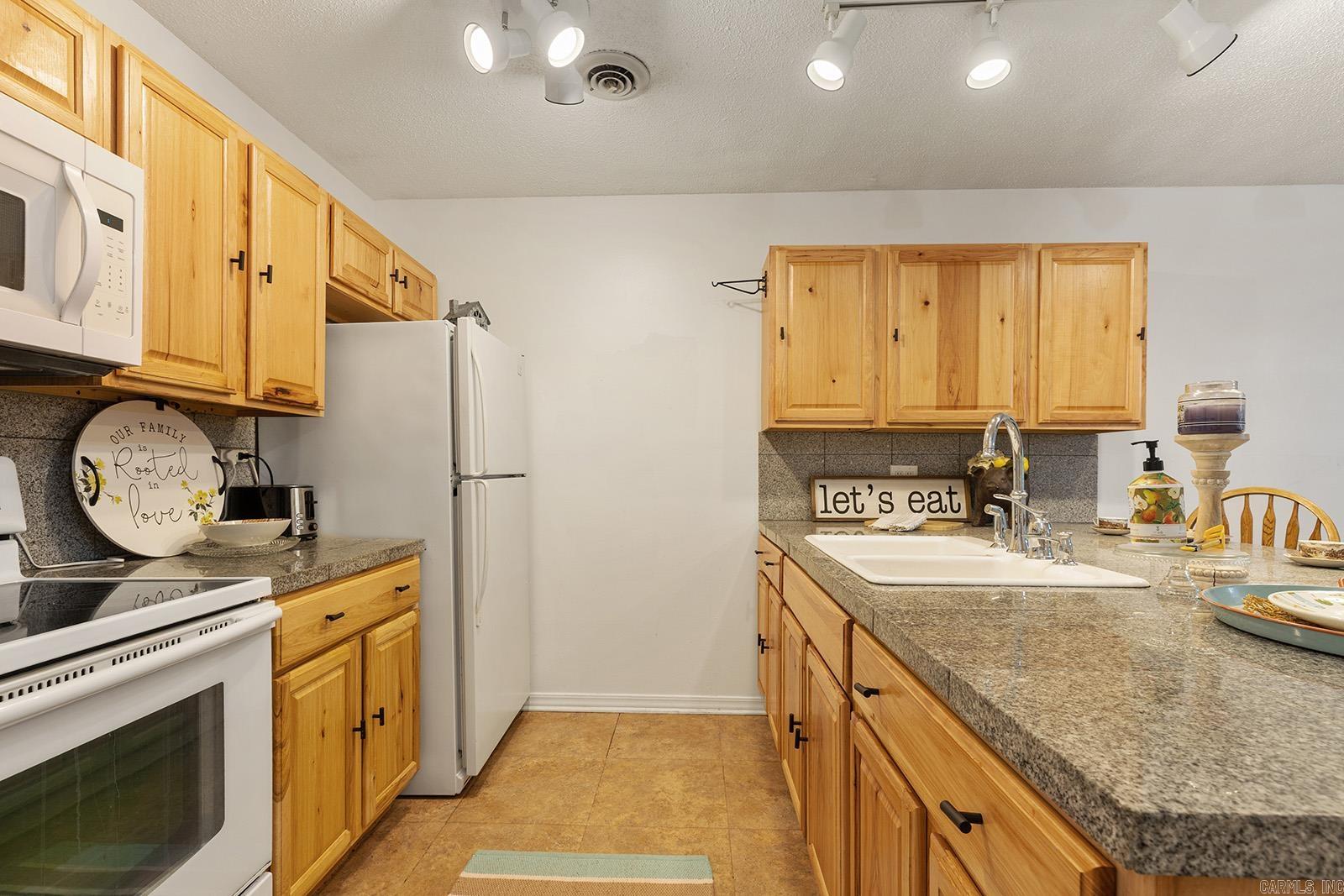 LAKEWOOD HILLS CONDO - Residential