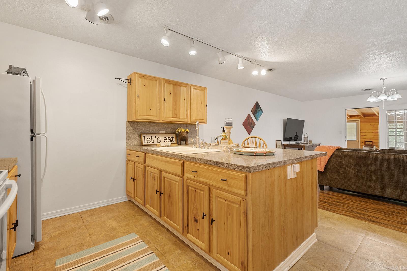 LAKEWOOD HILLS CONDO - Residential