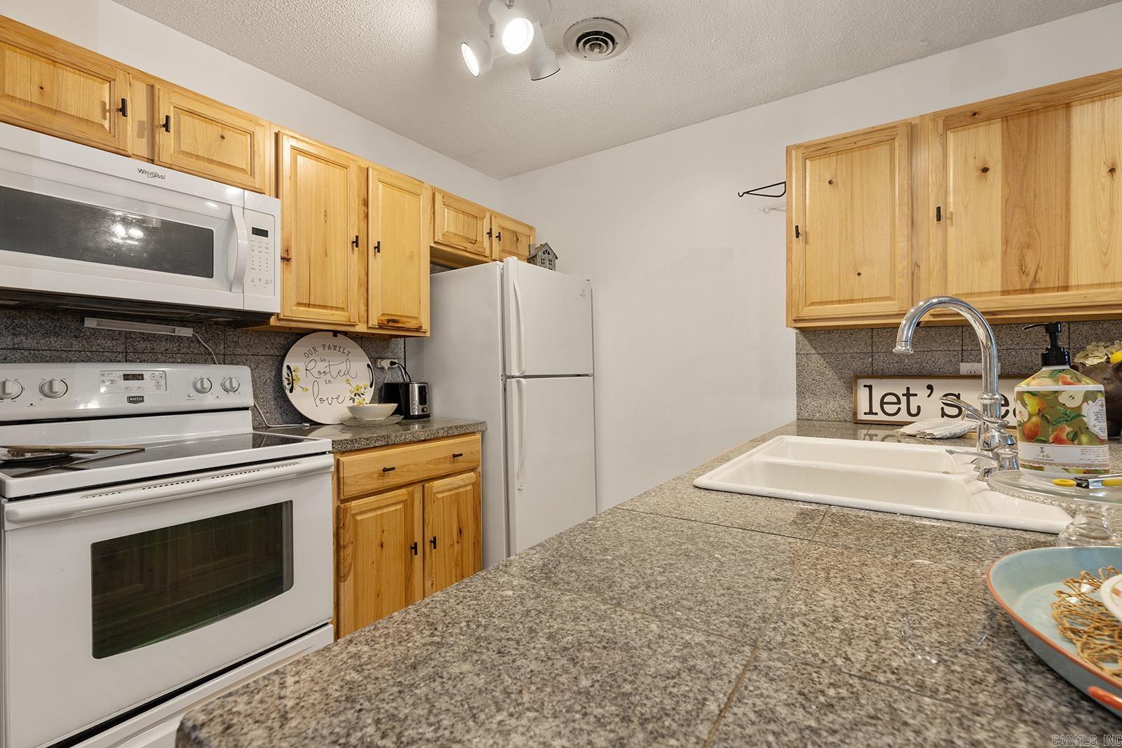 LAKEWOOD HILLS CONDO - Residential