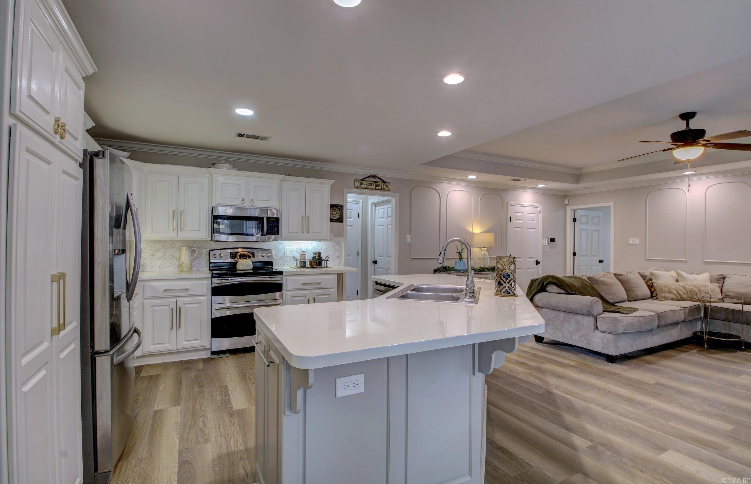 COUNTRY CLUB OF ARK THE - Residential