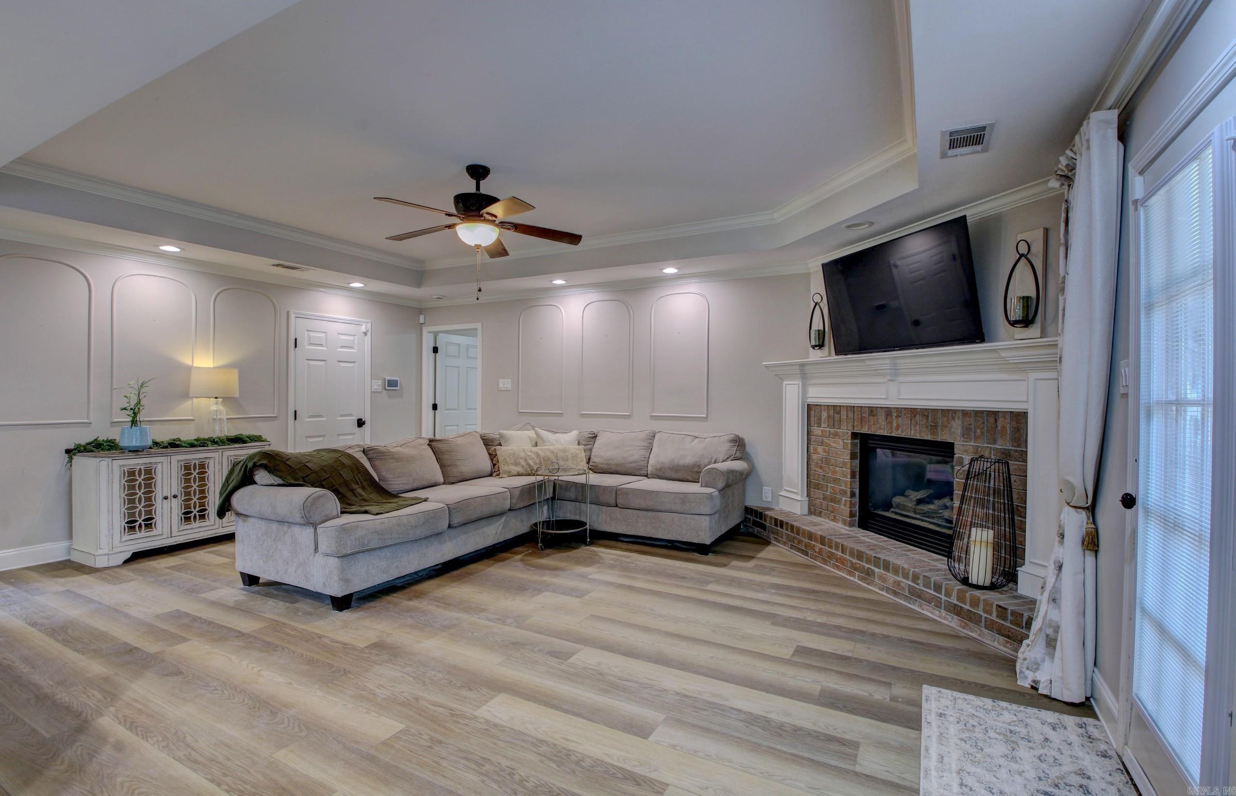 COUNTRY CLUB OF ARK THE - Residential